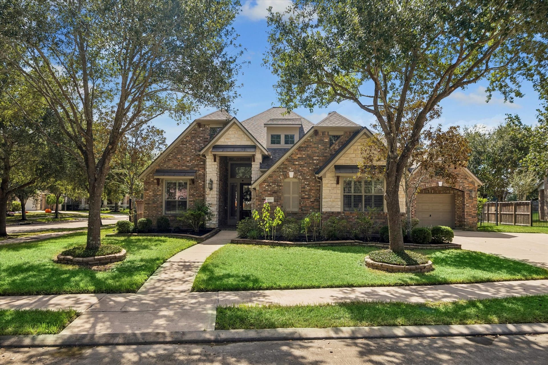 4703 Stonepass Court, Sugar Land, TX 77479 Welcome to 4703 Stonepass!