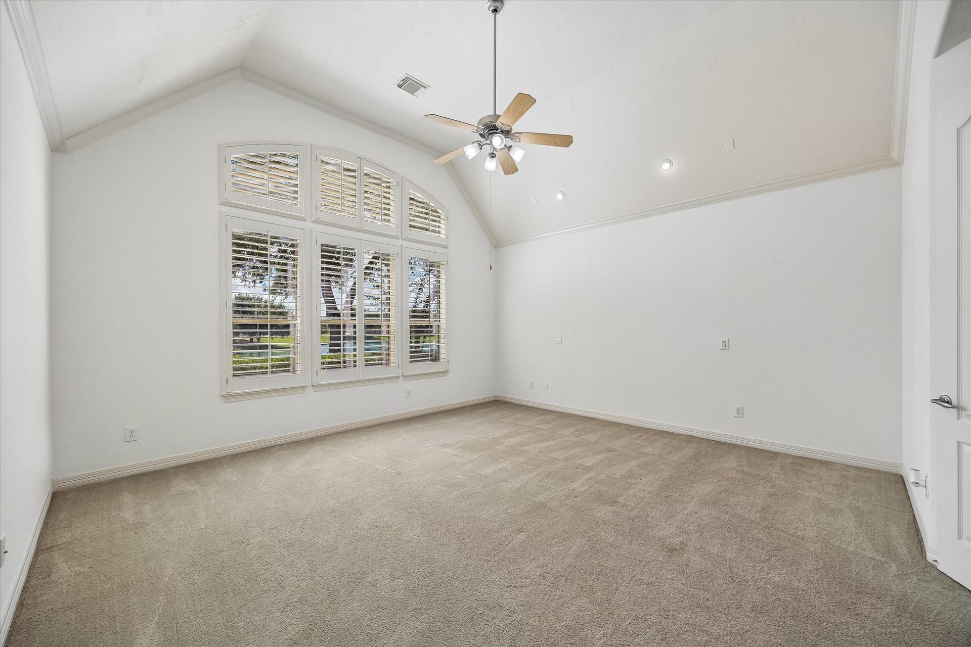 4703 Stonepass Court, Sugar Land, TX 77479 Lots of Natural Lighting!