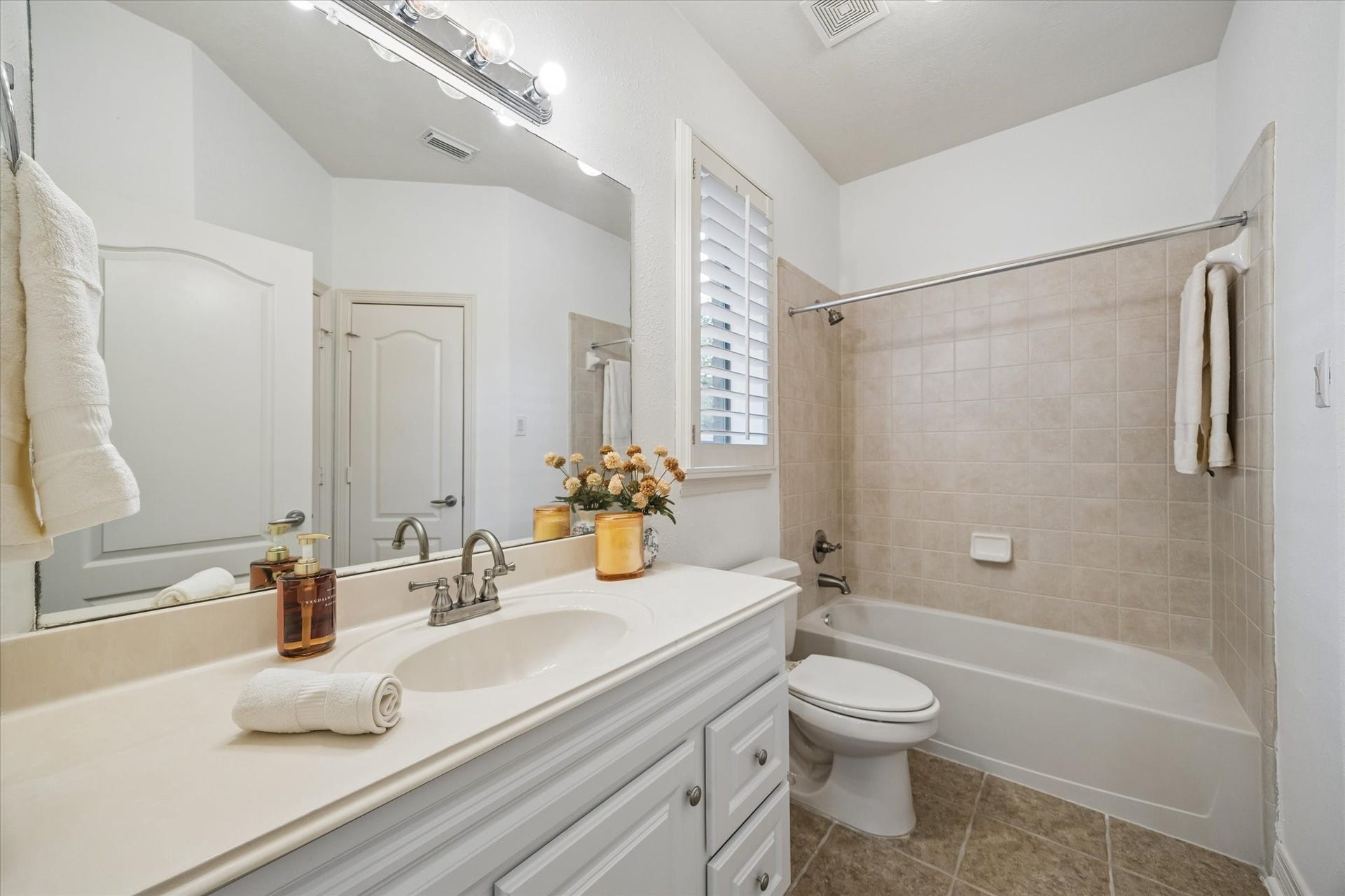 4703 Stonepass Court, Sugar Land, TX 77479 Second Bath!