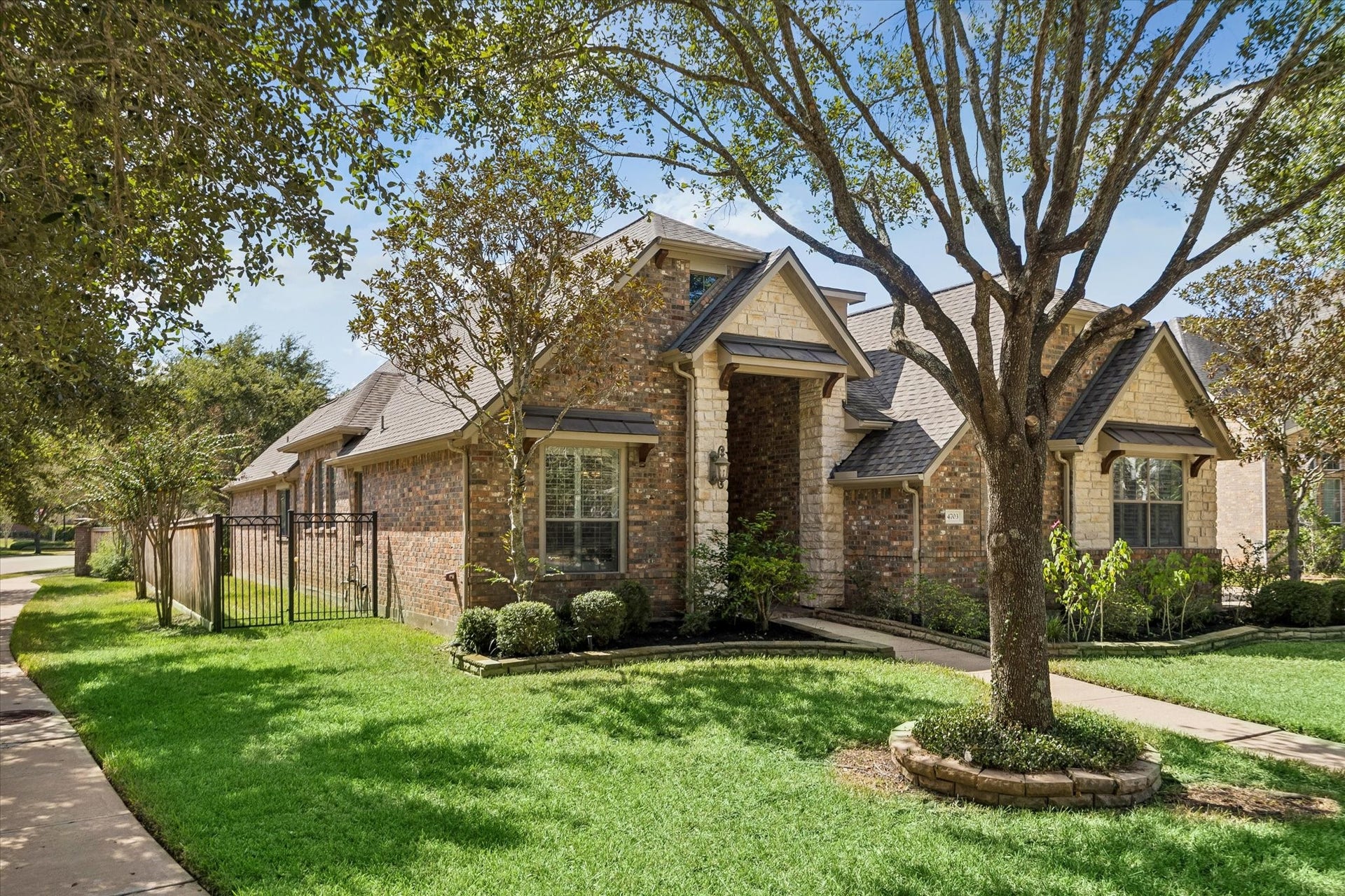 4703 Stonepass Court, Sugar Land, TX 77479 Corner Lot in this quiet neighborhood!
