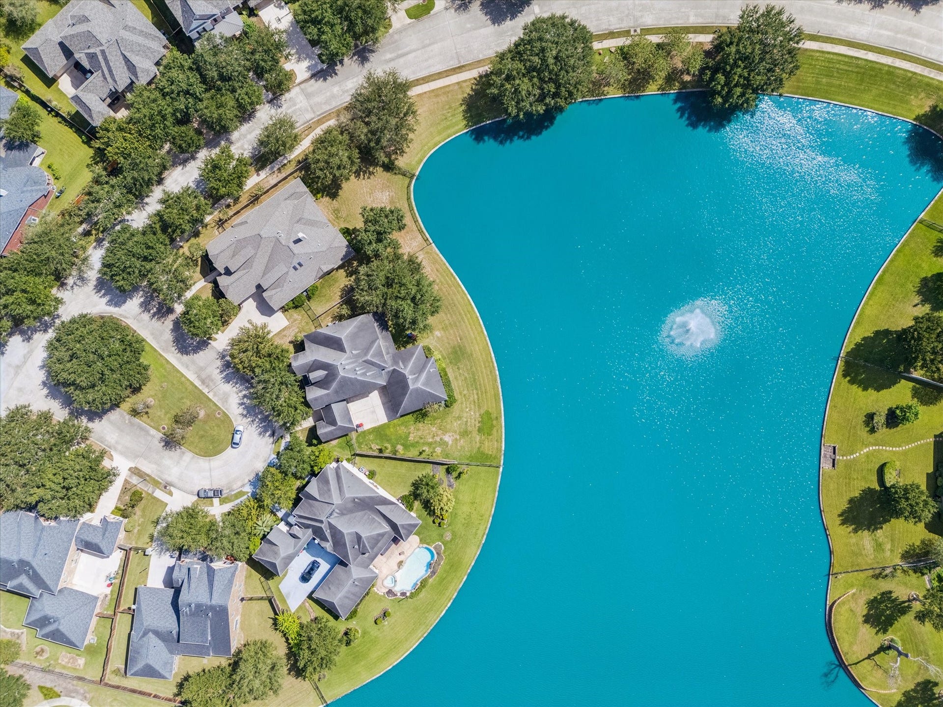 4703 Stonepass Court, Sugar Land, TX 77479 Lakefront views!