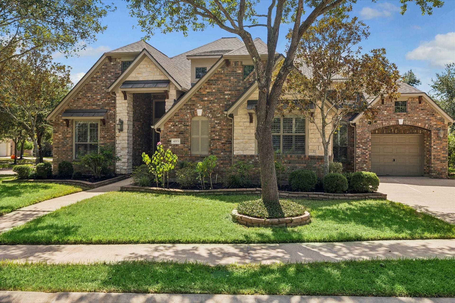 4703 Stonepass Court, Sugar Land, TX 77479 Come view this home today!