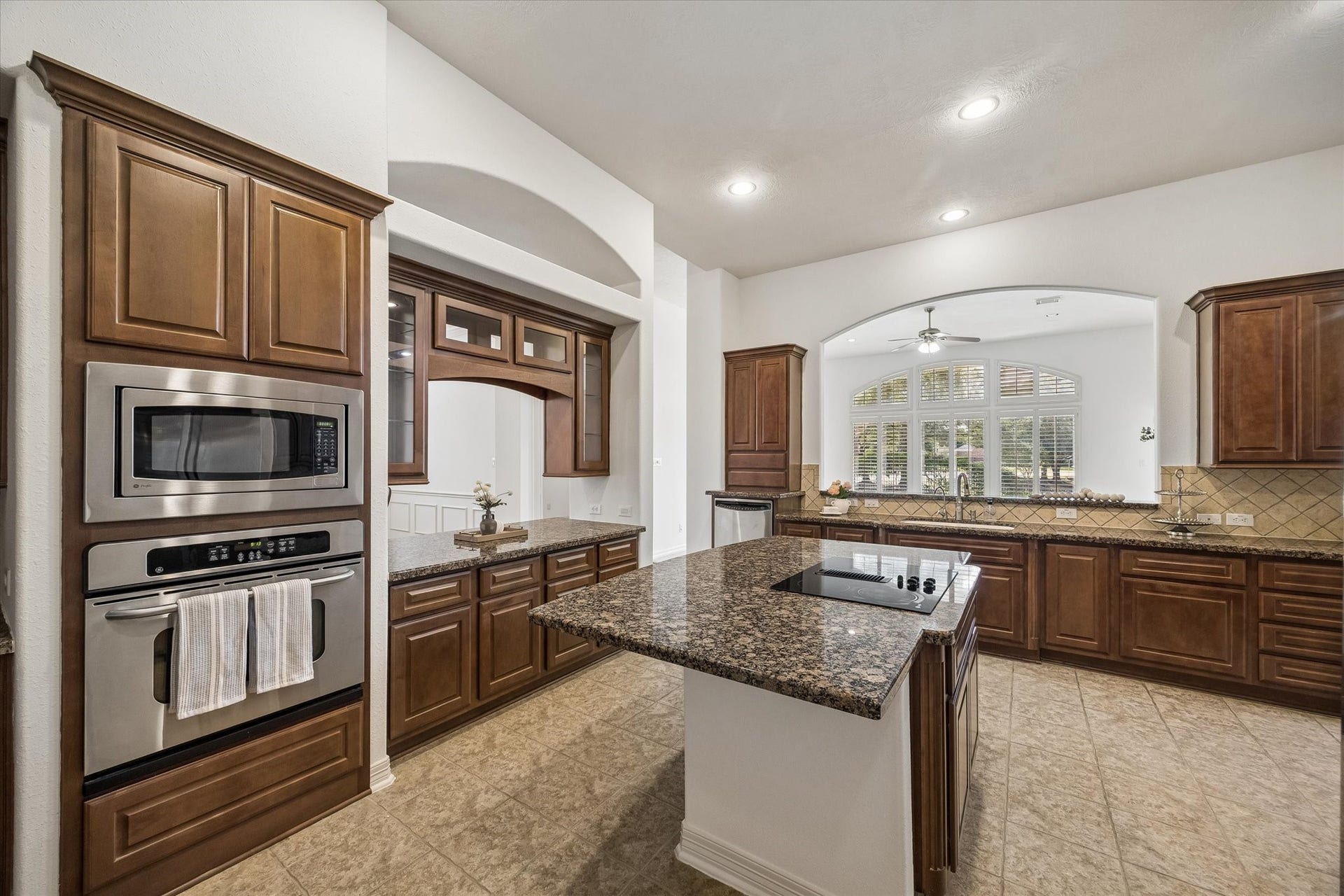 4703 Stonepass Court, Sugar Land, TX 77479 Gorgeous kitchen for the chef of the family!