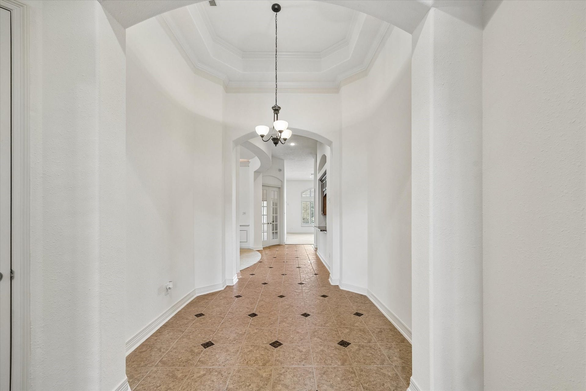 4703 Stonepass Court, Sugar Land, TX 77479 Foyer with high ceilings!