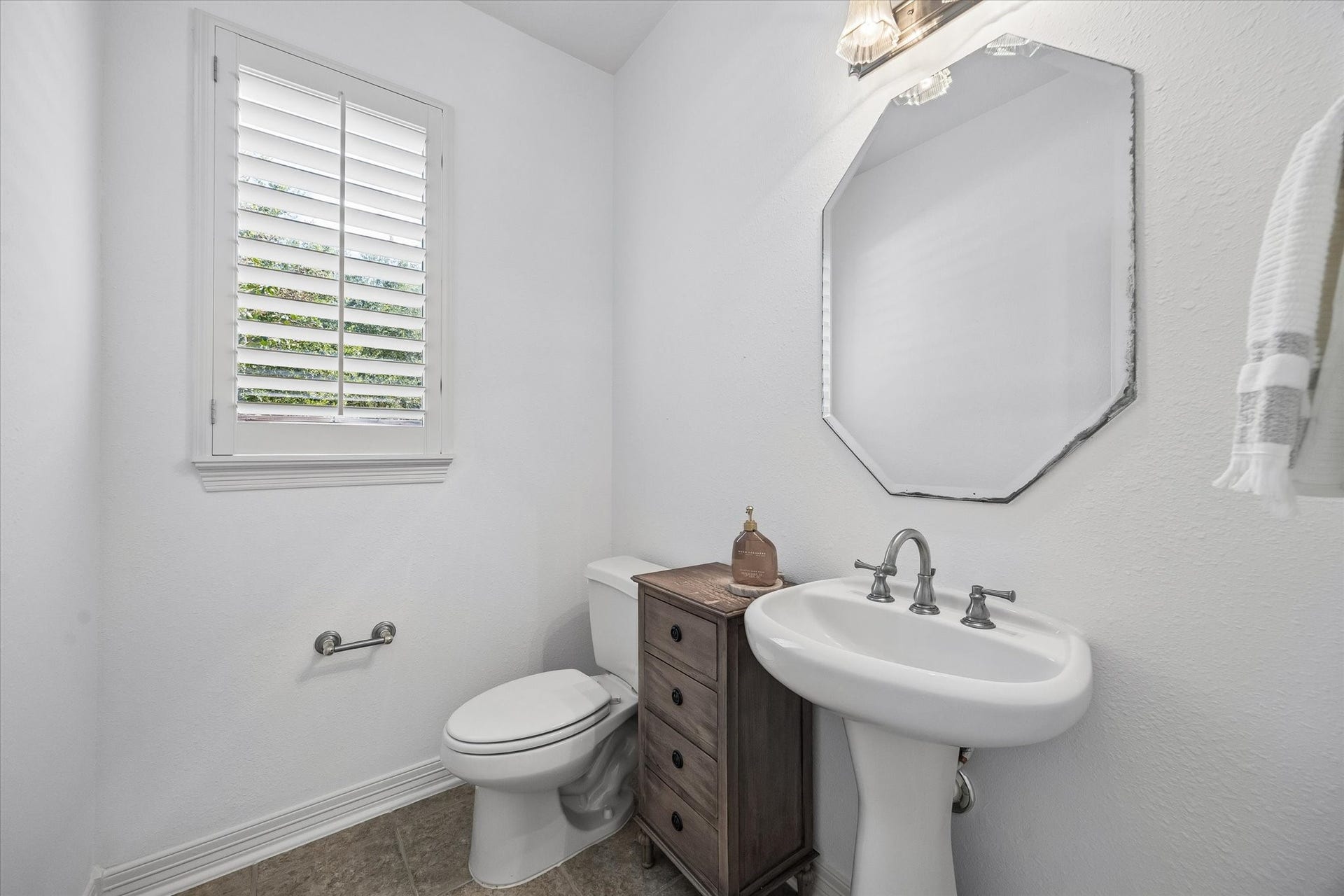 4703 Stonepass Court, Sugar Land, TX 77479 Half Bath!