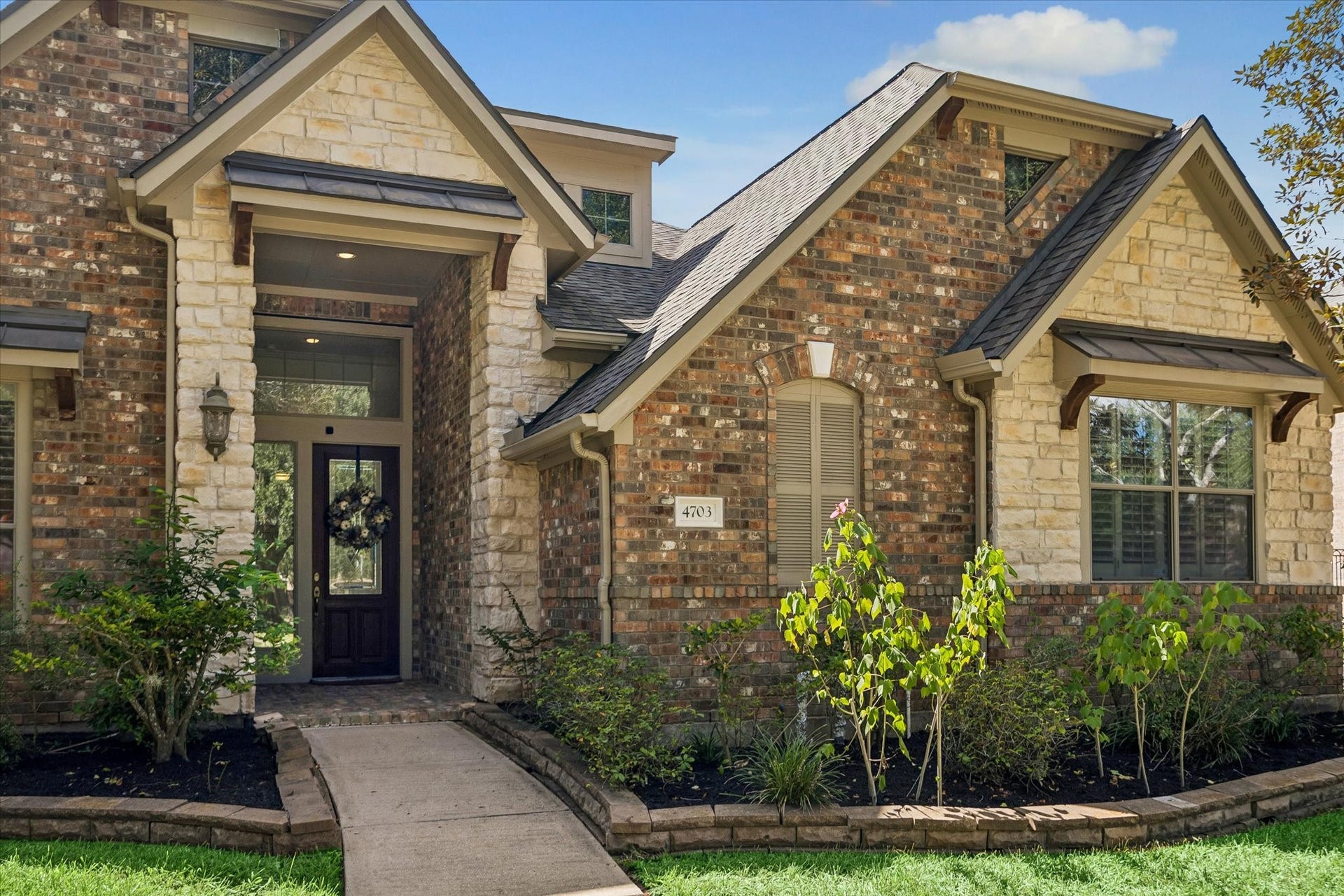 4703 Stonepass Court, Sugar Land, TX 77479 Beautiful Landscaping!