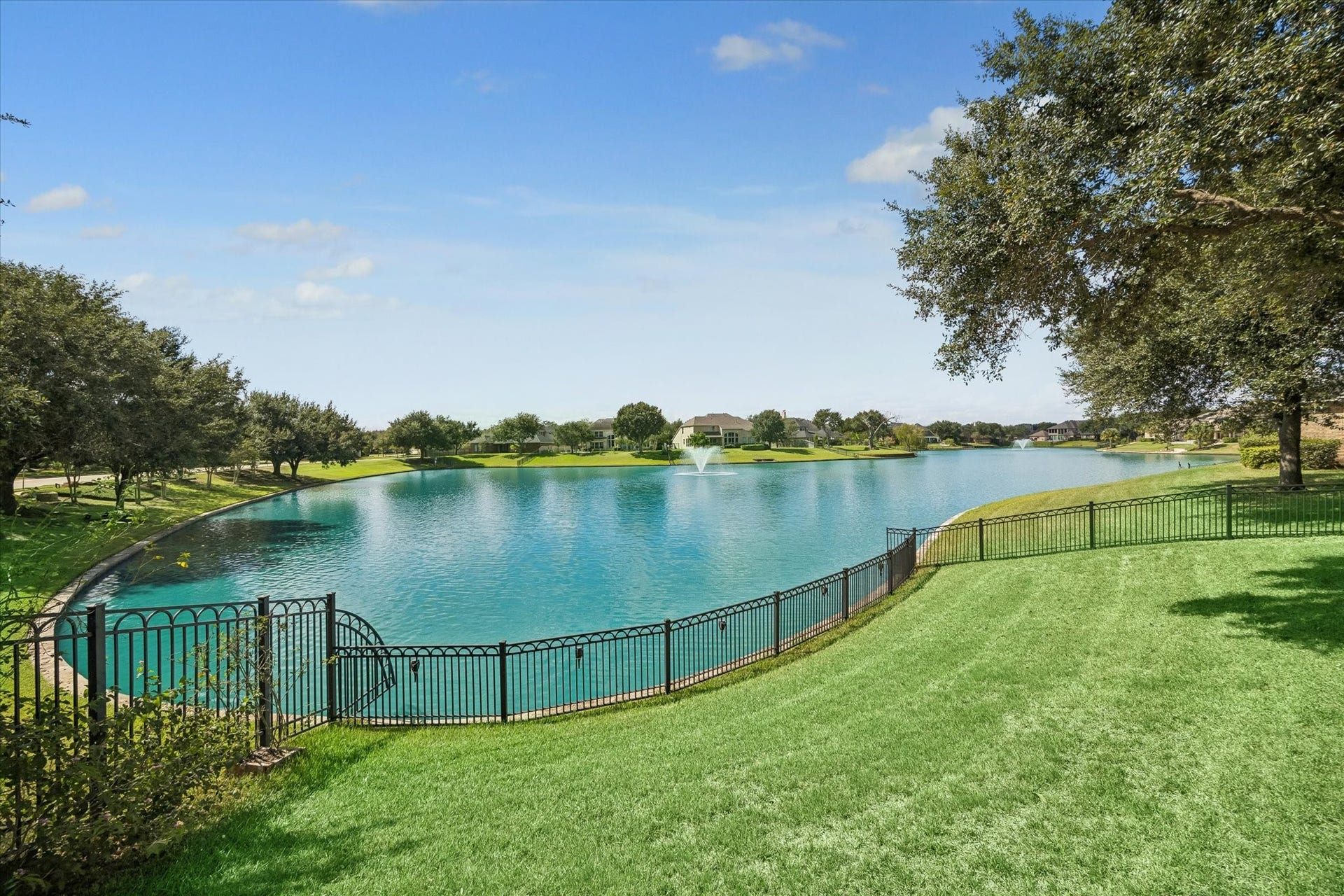 4703 Stonepass Court, Sugar Land, TX 77479 Great backyard for entertaining!