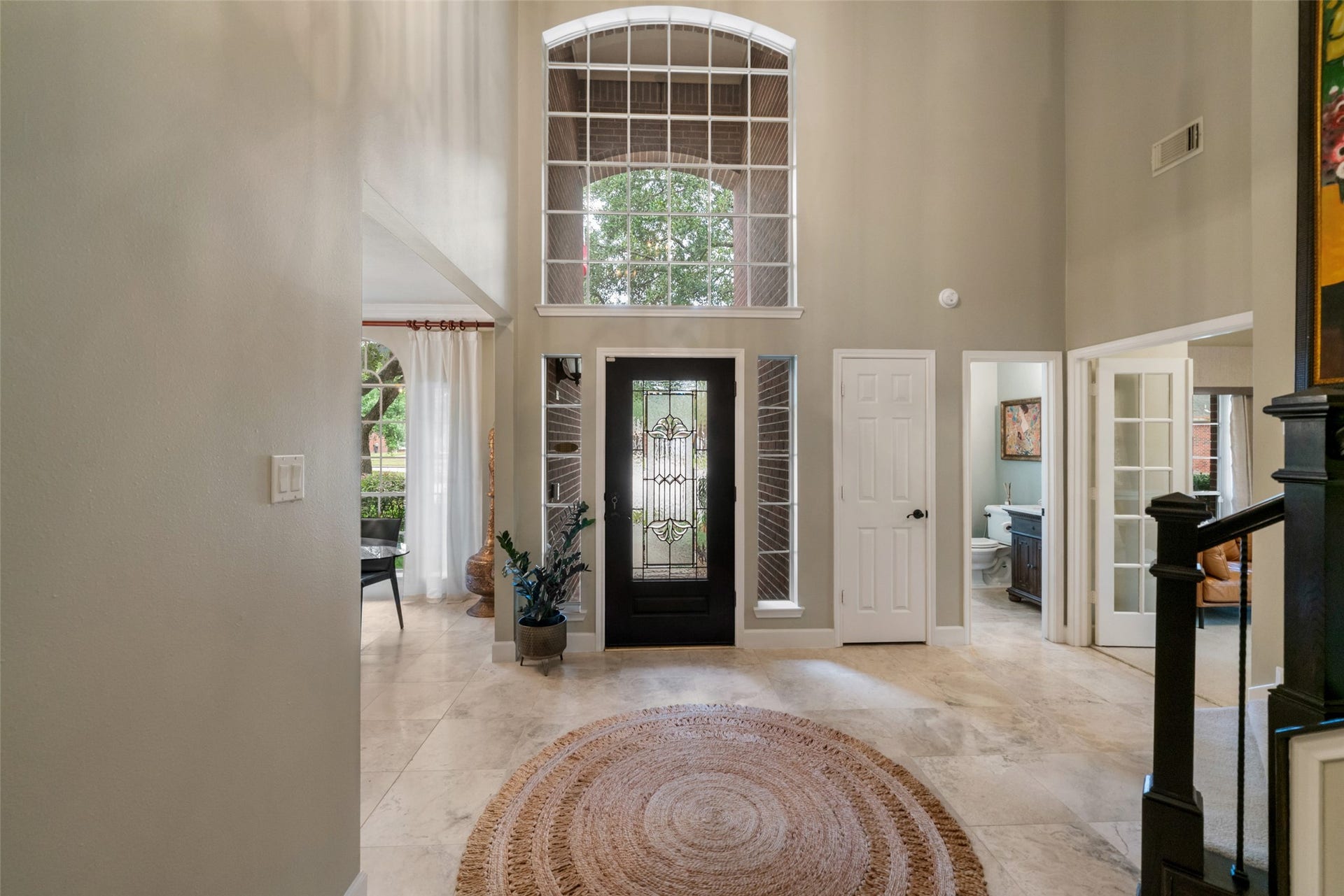 3507 Aspen Glen Lane, Spring, TX 77388 Coat closet and a half bath for guest accommodations.