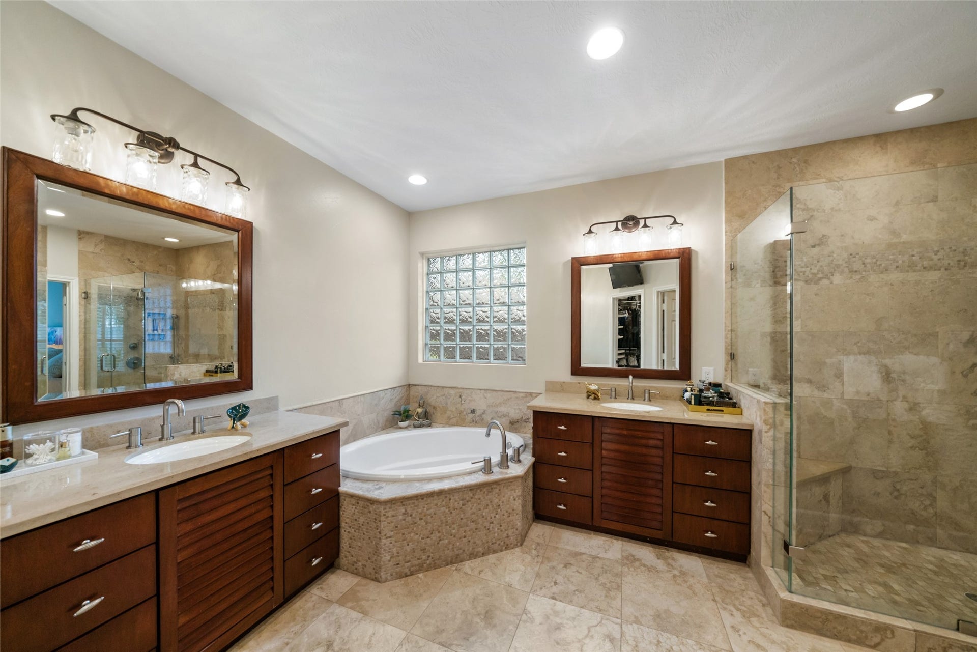 3507 Aspen Glen Lane, Spring, TX 77388 Charming warm feeling of home.