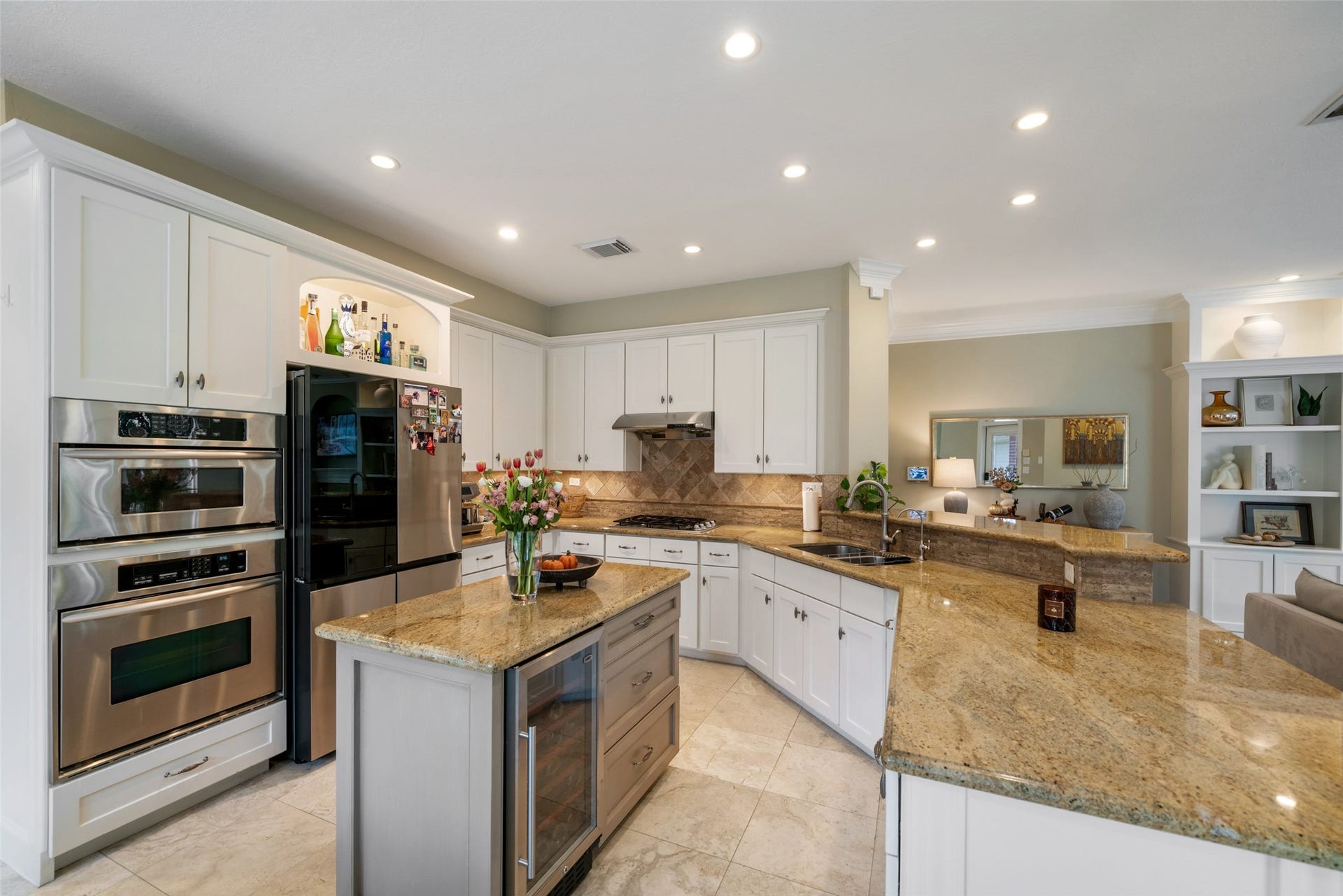 3507 Aspen Glen Lane, Spring, TX 77388 Built in microwave and separate cooking stations with a gas cooktop. Fresh reverse osmosis water with new filters installed.