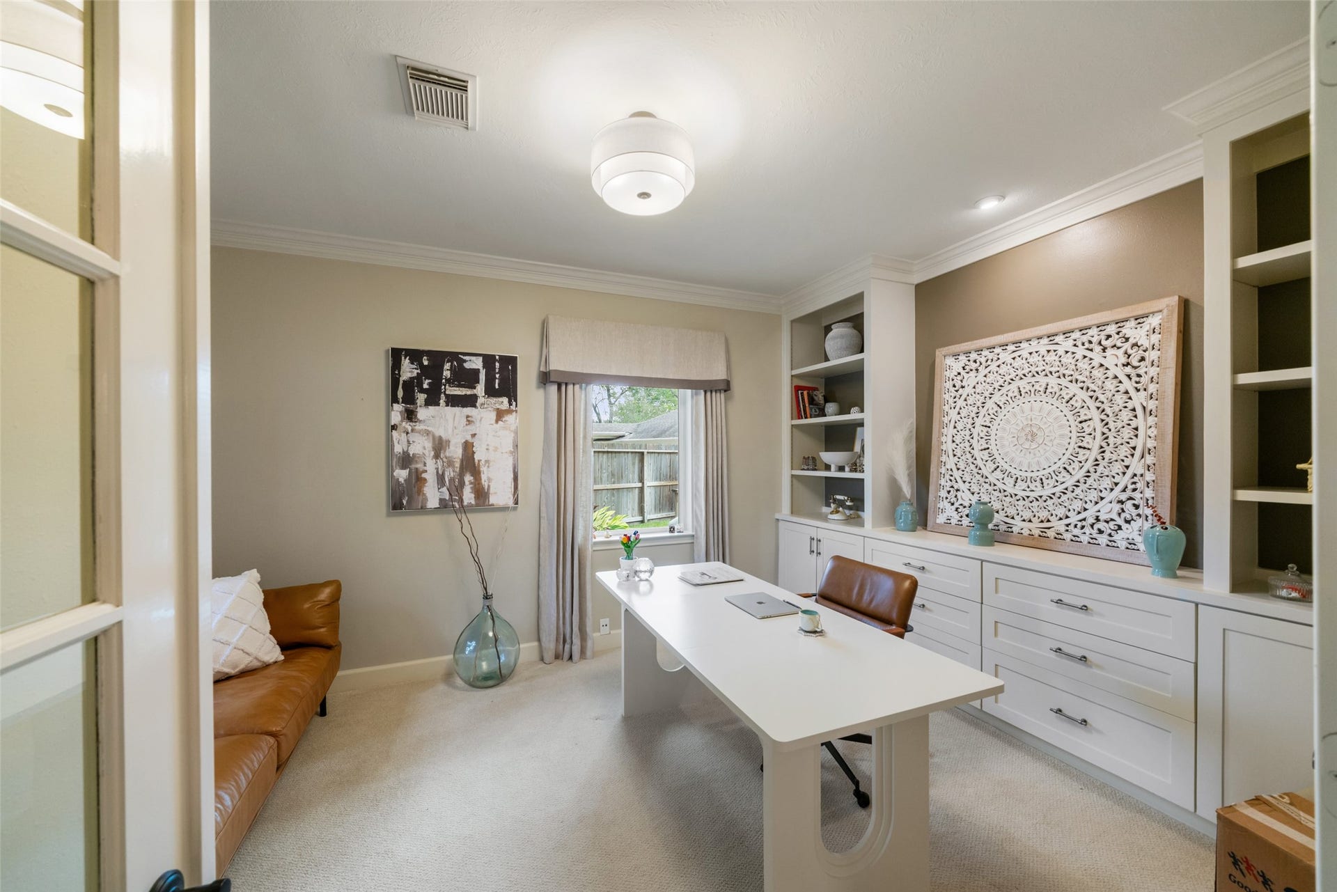 3507 Aspen Glen Lane, Spring, TX 77388 What an amazing space for work or creative ideas!