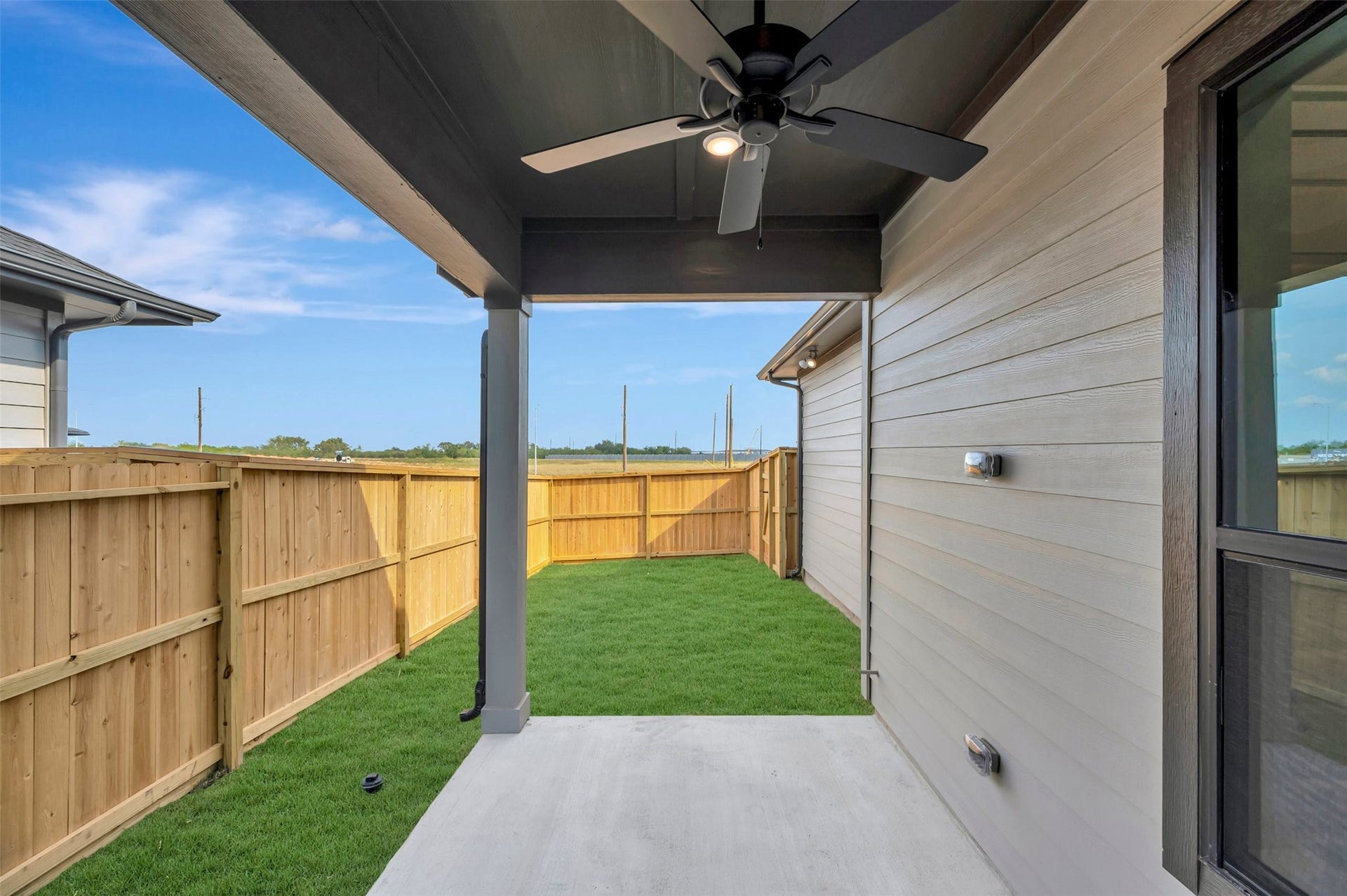16742 Vibrant Avenue, Hockley, TX 77447