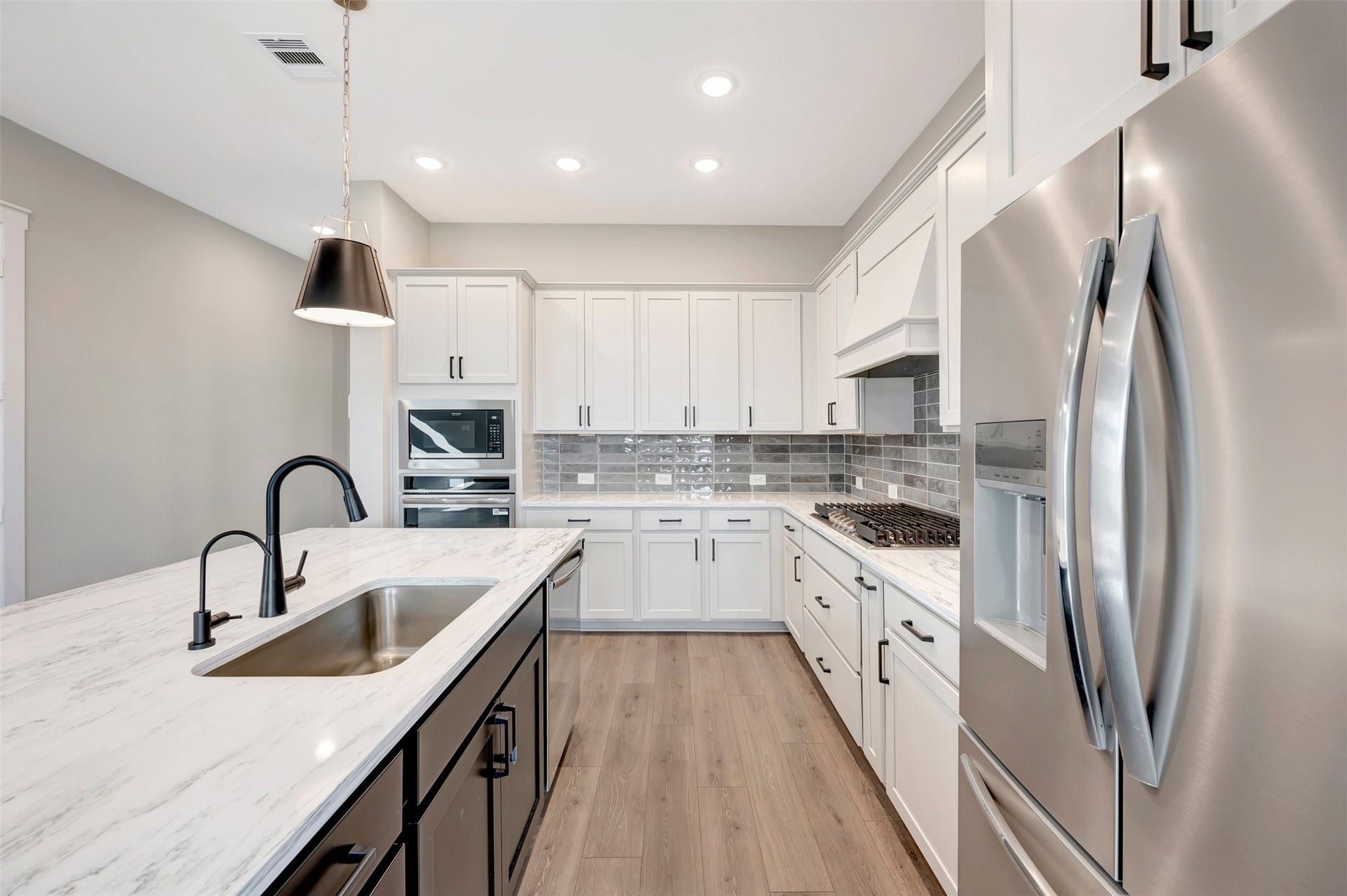 16742 Vibrant Avenue, Hockley, TX 77447