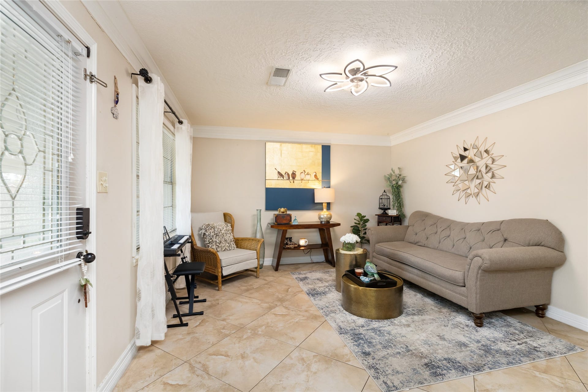 2603 Grape Lane, Pasadena, TX 77502 Formal receiving room has no carpet and crown molding. Perfect for entertaining guests.