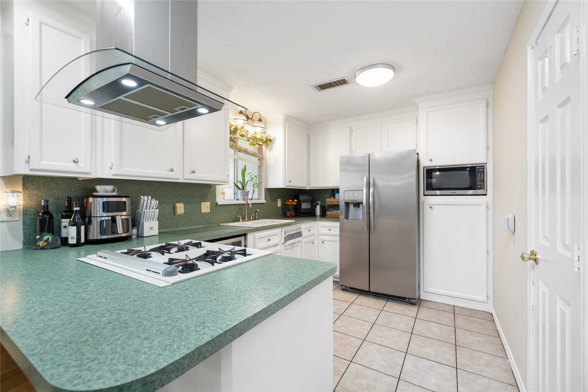 2603 Grape Lane, Pasadena, TX 77502 Fully equipped kitchen with ample natural light.