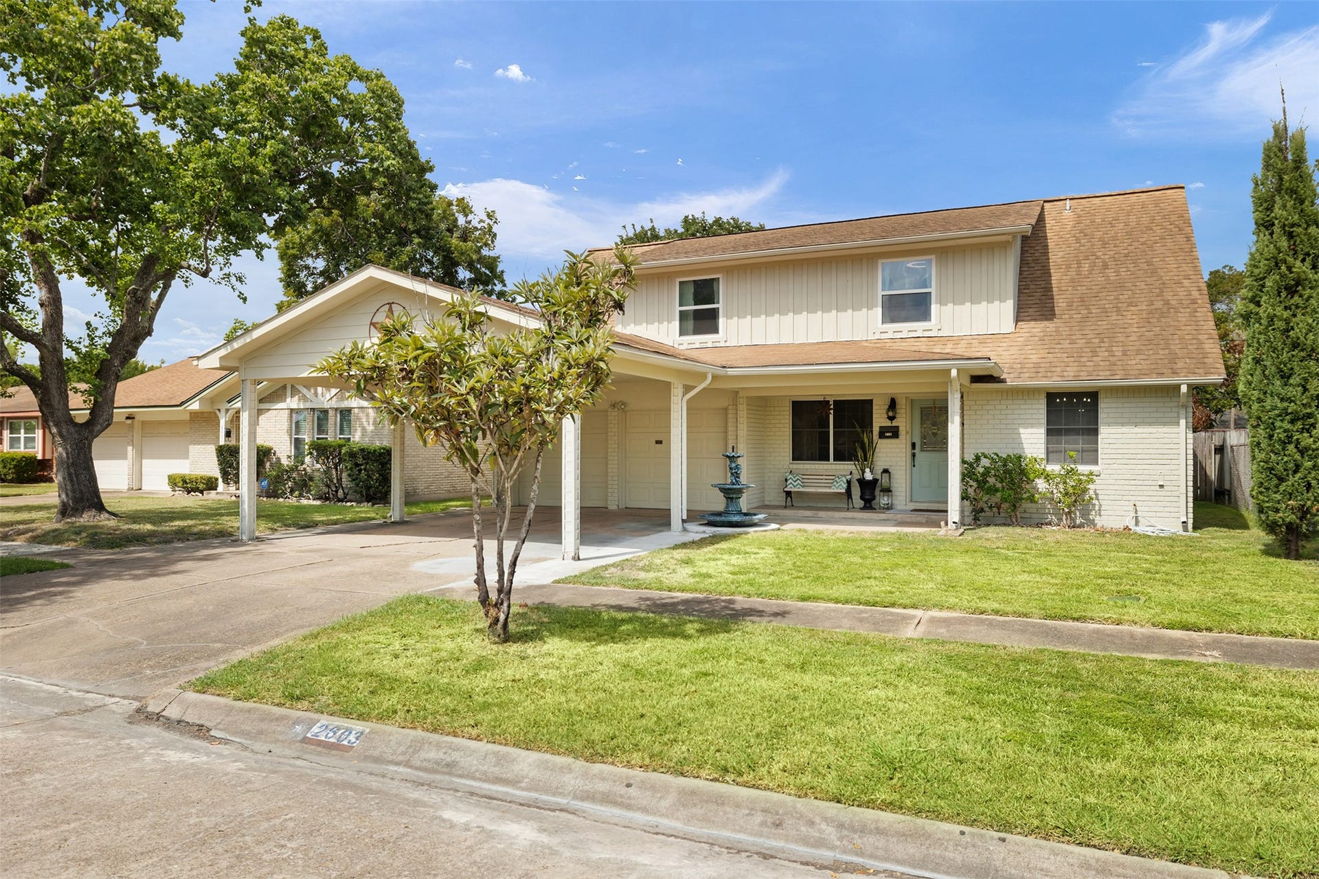 2603 Grape Lane, Pasadena, TX 77502 2603 Grape Ln is close to major freeways and shopping.