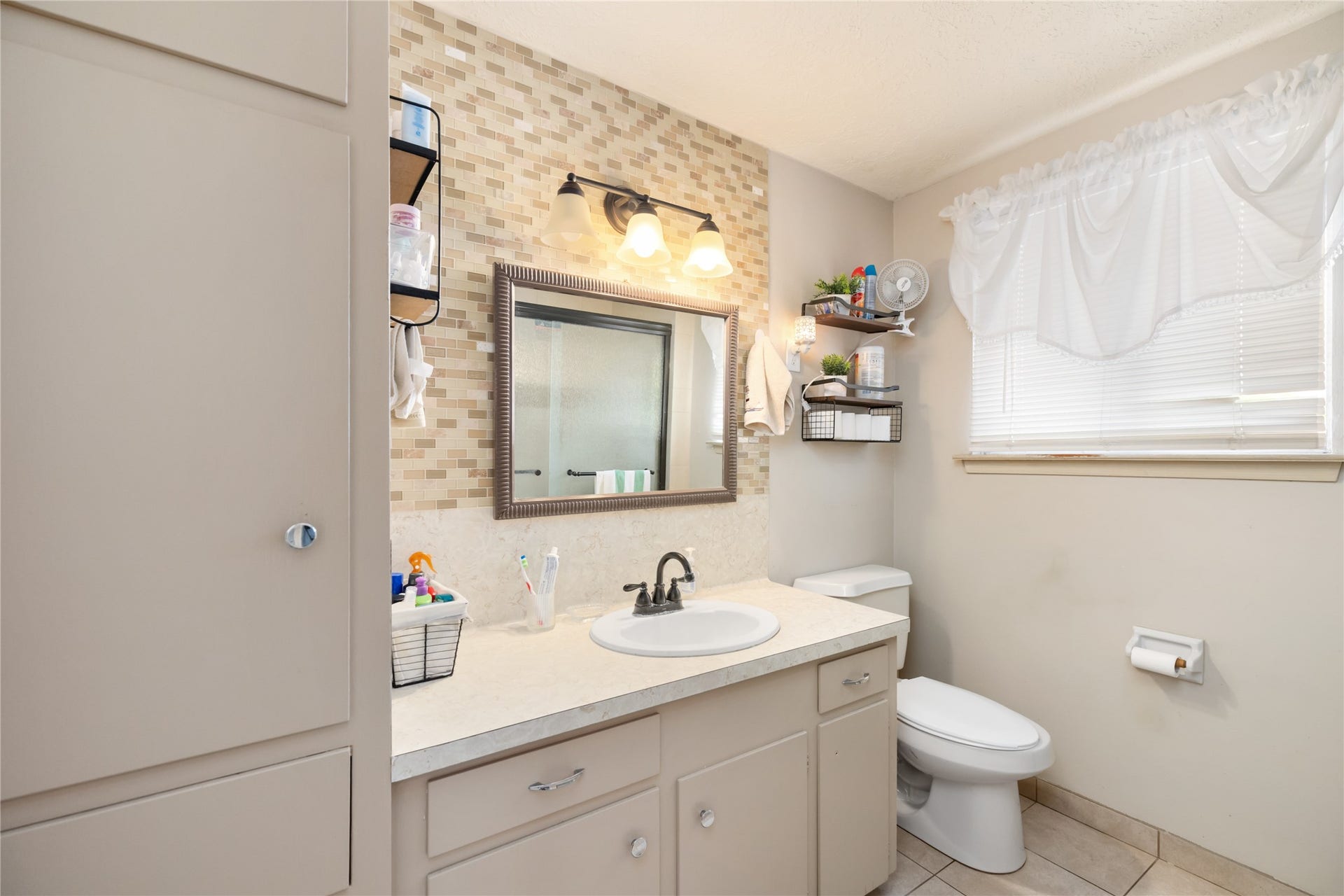 2603 Grape Lane, Pasadena, TX 77502 Upstairs full bathroom with lots of storage.