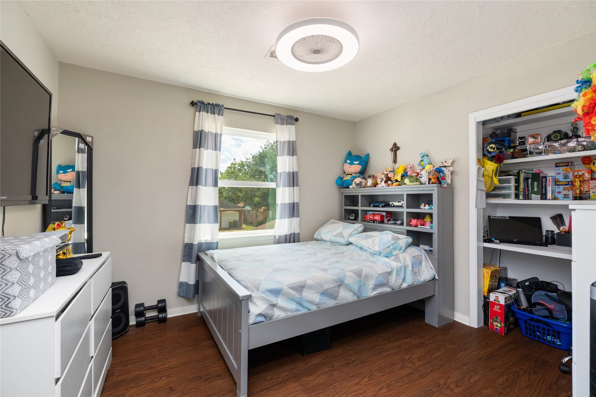 2603 Grape Lane, Pasadena, TX 77502 Third bedroom boats a built-in desk and faux wood plank flooring.