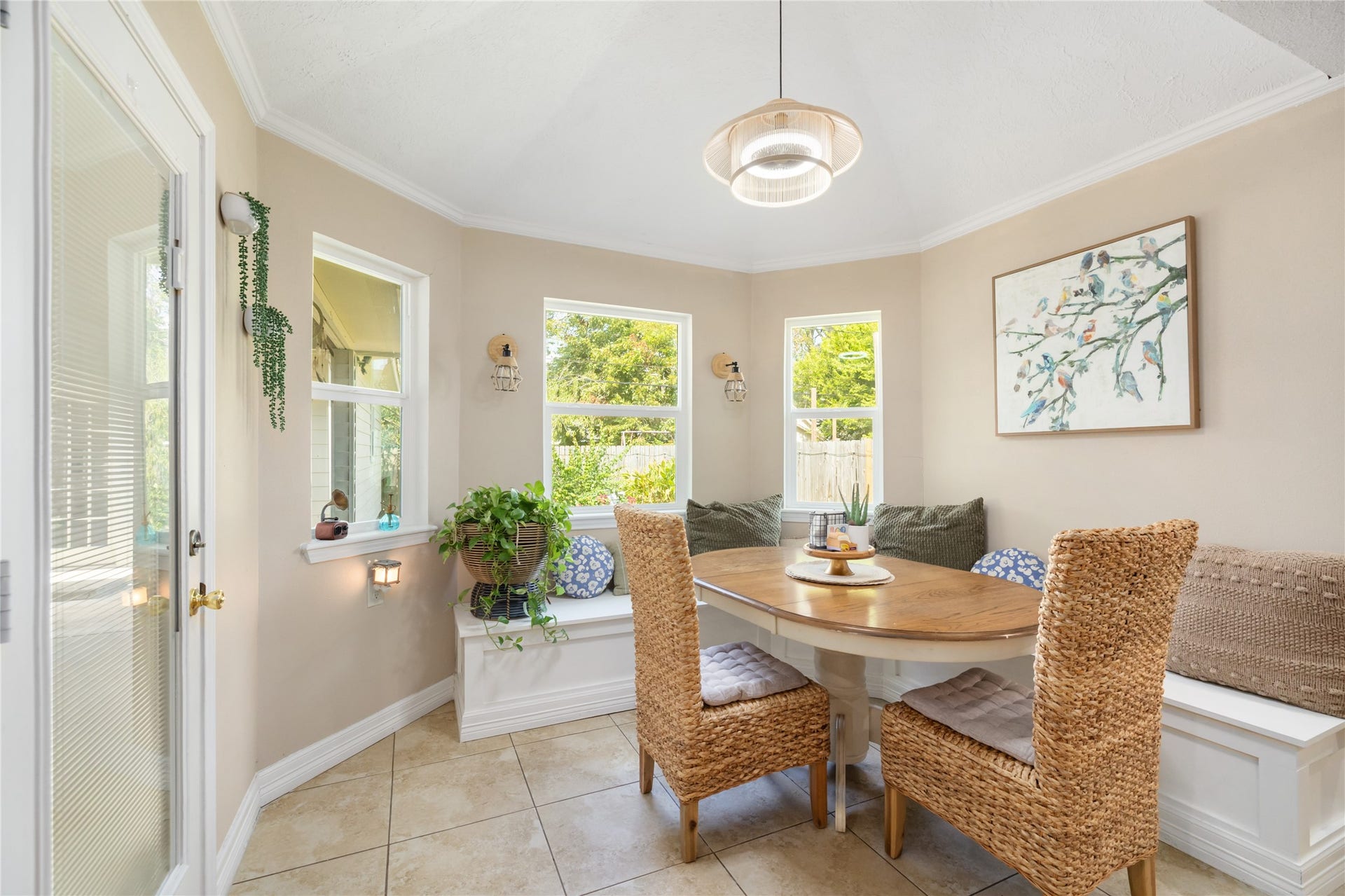 2603 Grape Lane, Pasadena, TX 77502 Custom breakfast nook with custom chandelier overlooks the backyard and covered patio.