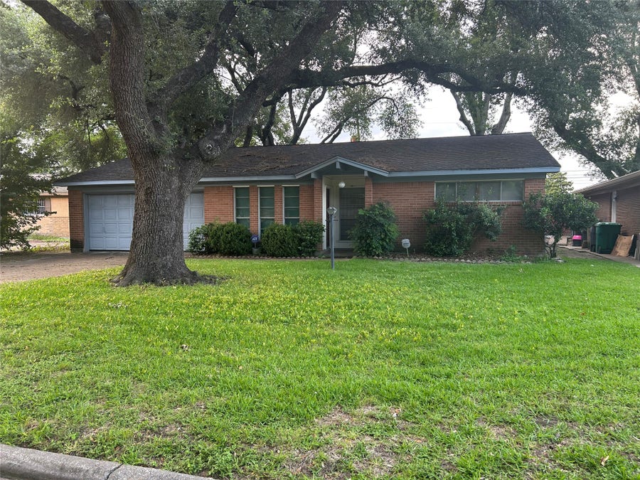 Property photo for 806 Mosher Lane, Houston, TX