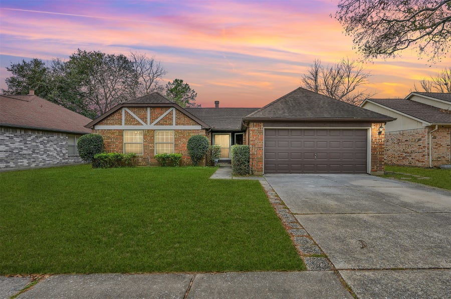 Property photo for 9111 Walnut Glen Drive, Houston, TX