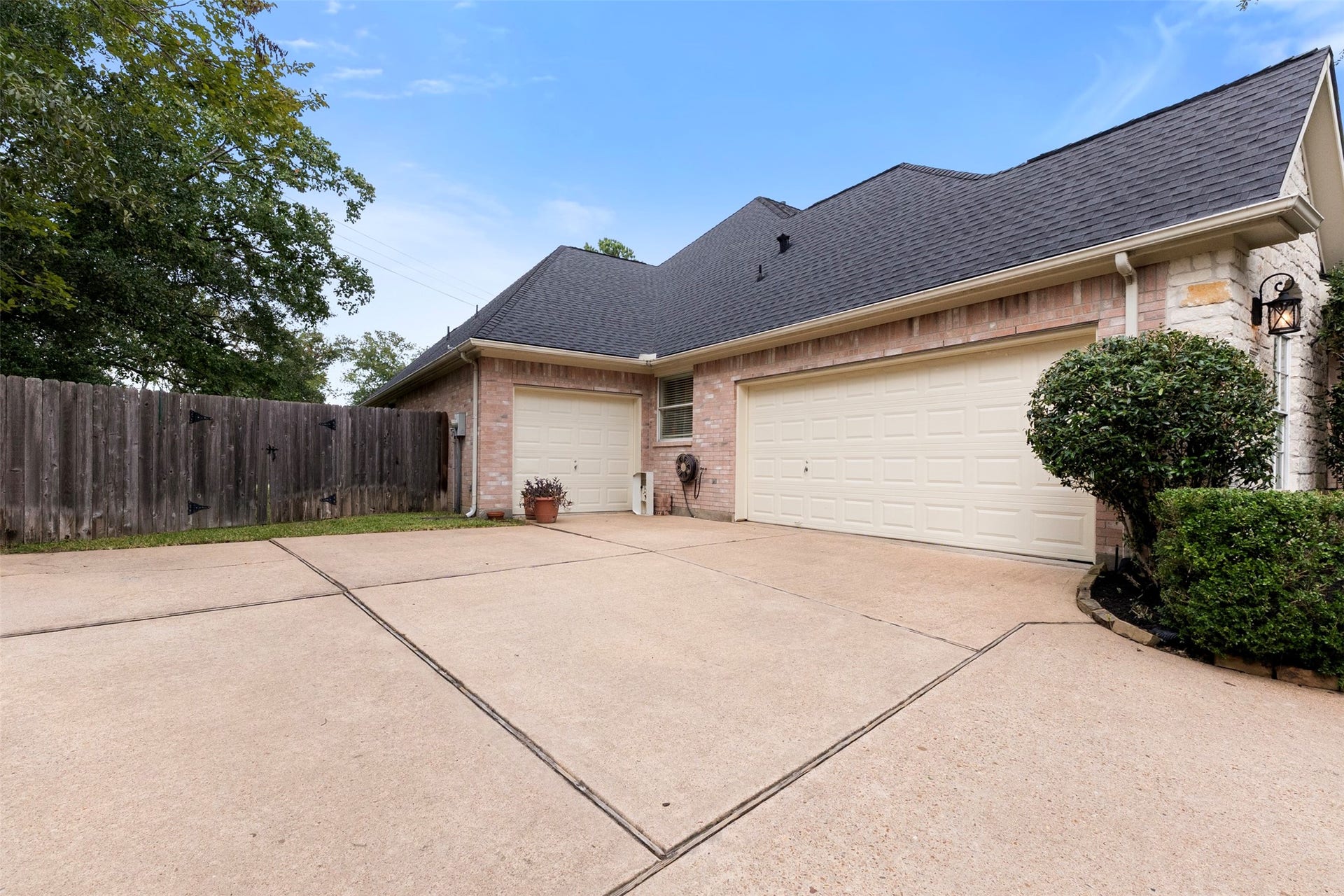 13923 Claymont Hill Drive, Cypress, TX 77429 3-Car Garage