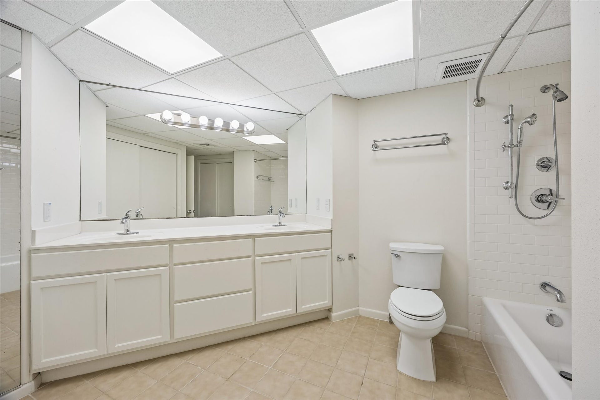 2929 Buffalo Speedway, #B121, Houston, TX 77098 2929 Buffalo Speedway, #B121, Houston, TX 77098