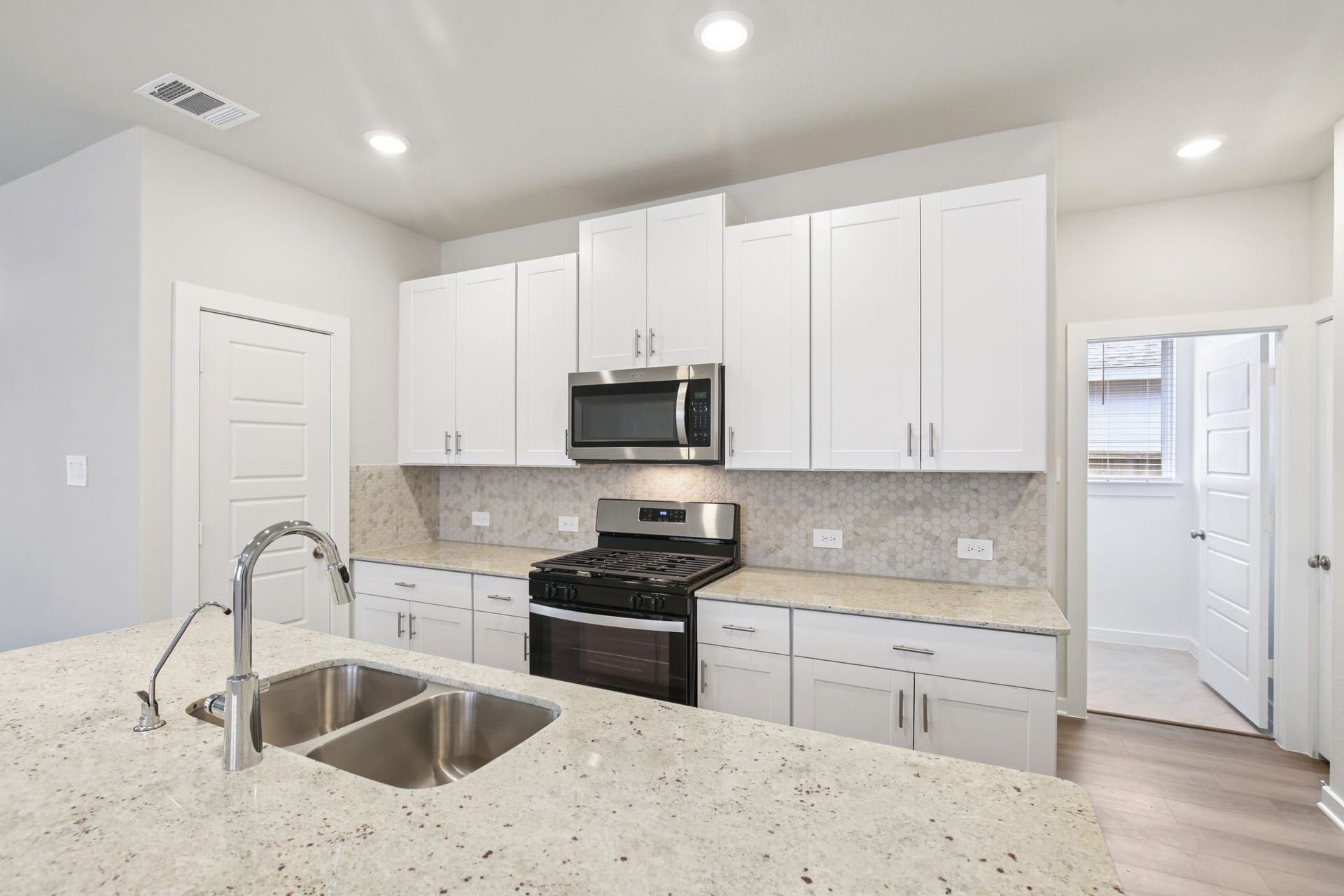5525 Madden Lane, Houston, TX 77048 5525 Madden Lane, Houston, TX 77048
