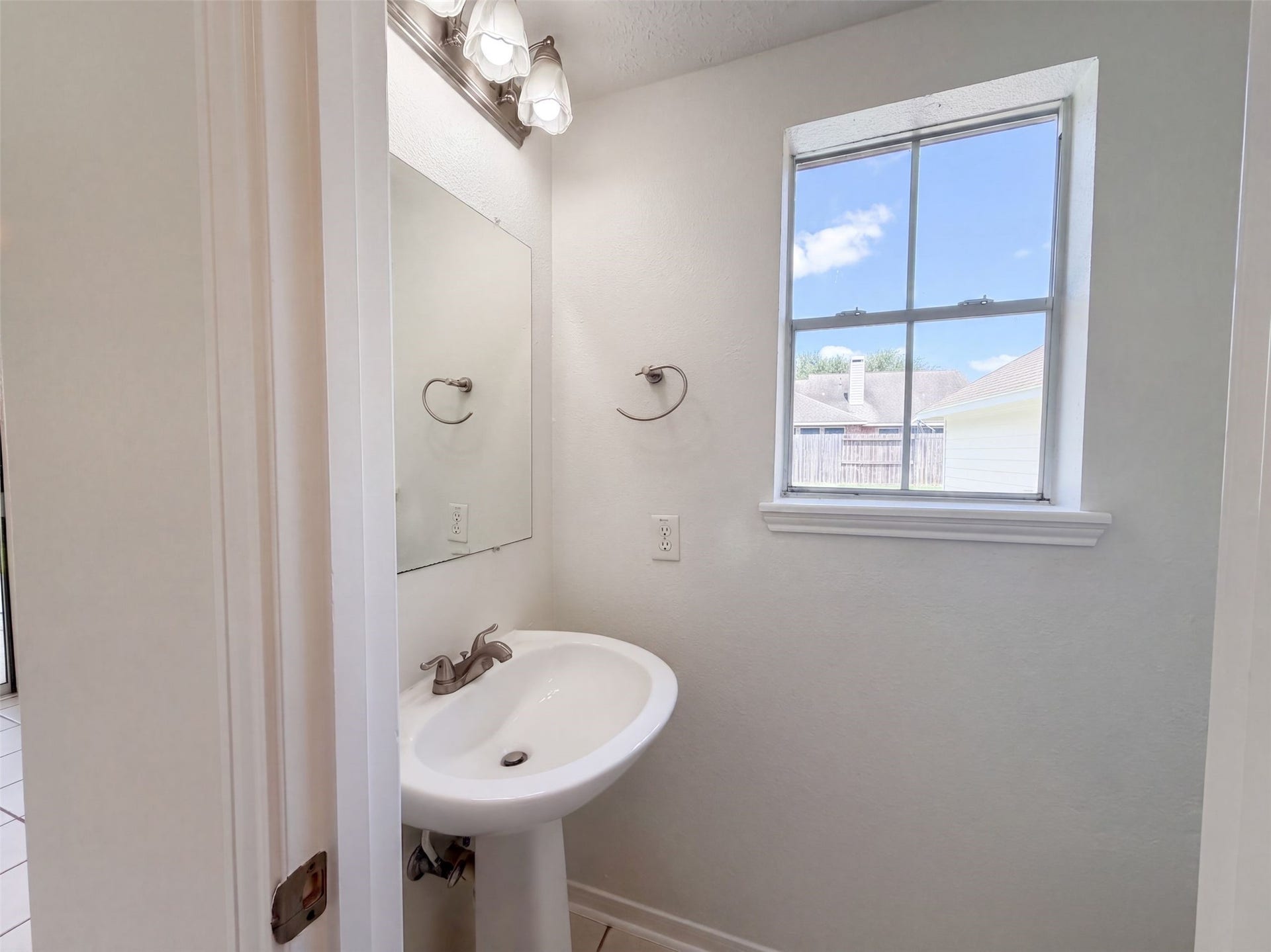 2854 Everett Drive, Friendswood, TX 77546 2854 Everett Drive, Friendswood, TX 77546