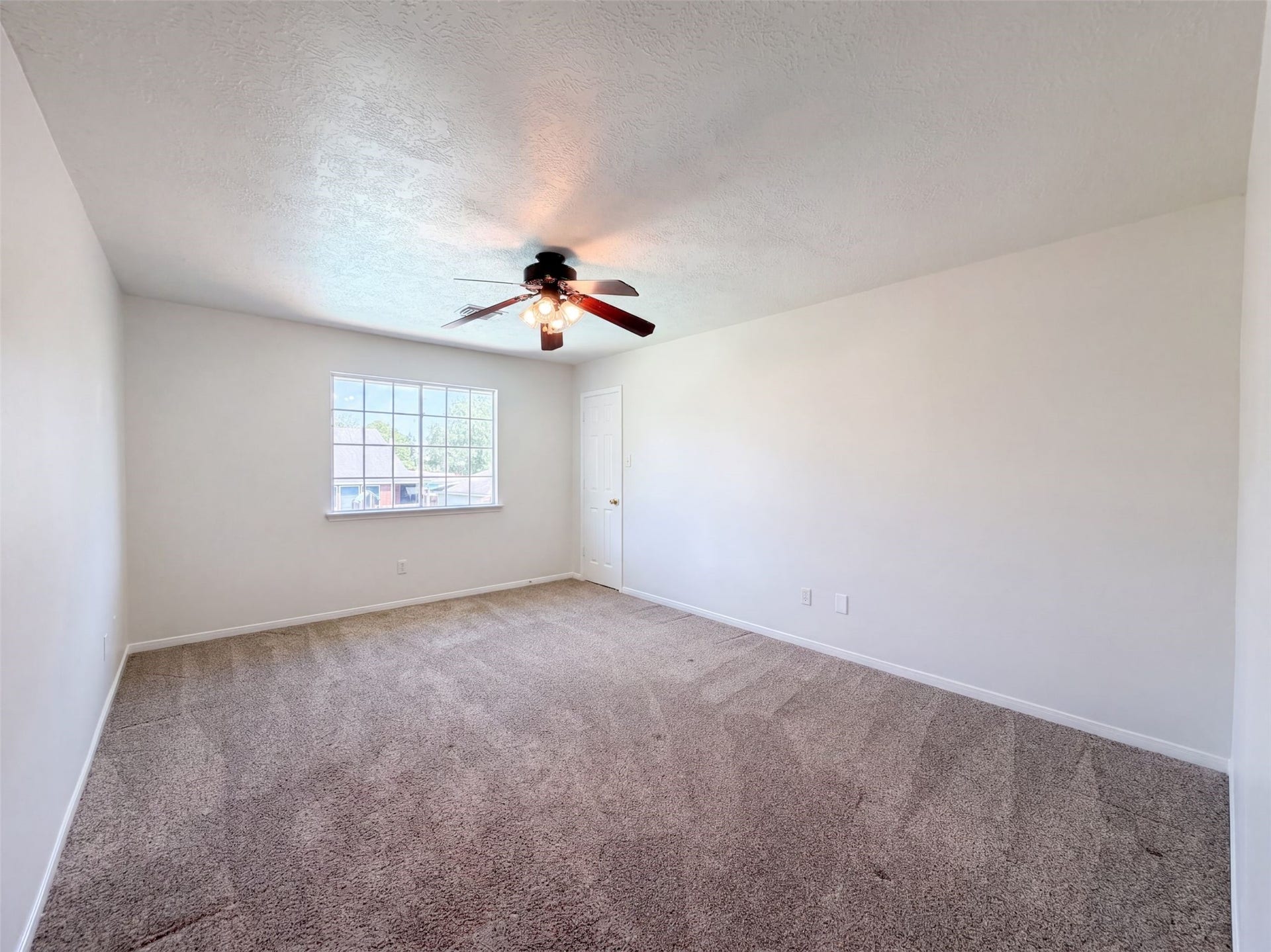 2854 Everett Drive, Friendswood, TX 77546 2854 Everett Drive, Friendswood, TX 77546