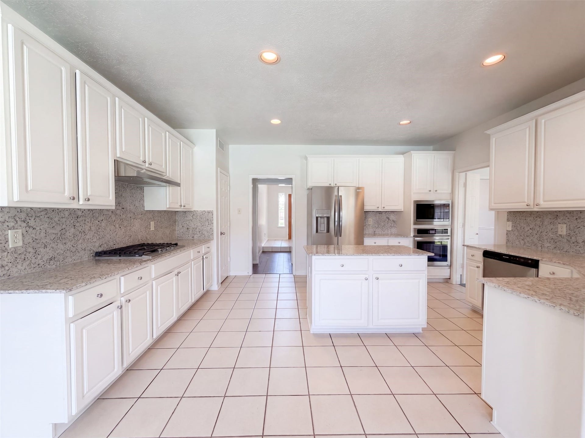 2854 Everett Drive, Friendswood, TX 77546 2854 Everett Drive, Friendswood, TX 77546