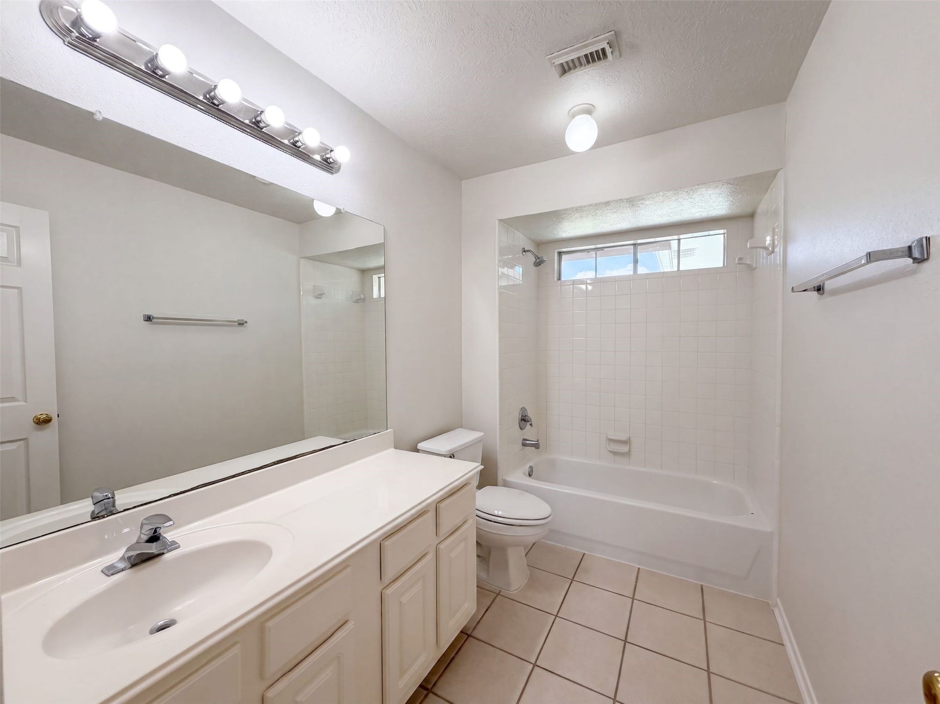 2854 Everett Drive, Friendswood, TX 77546 2854 Everett Drive, Friendswood, TX 77546
