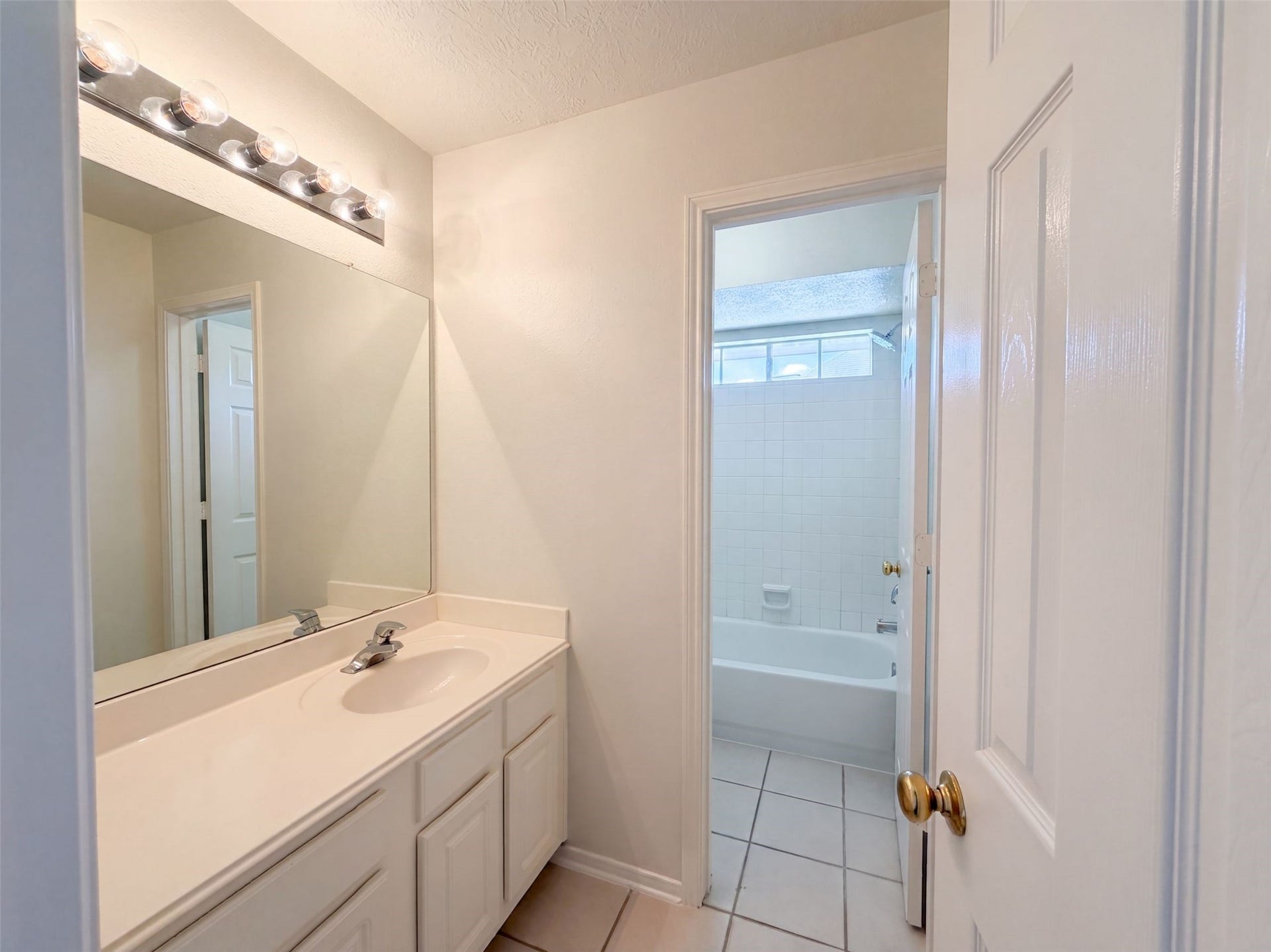 2854 Everett Drive, Friendswood, TX 77546 2854 Everett Drive, Friendswood, TX 77546