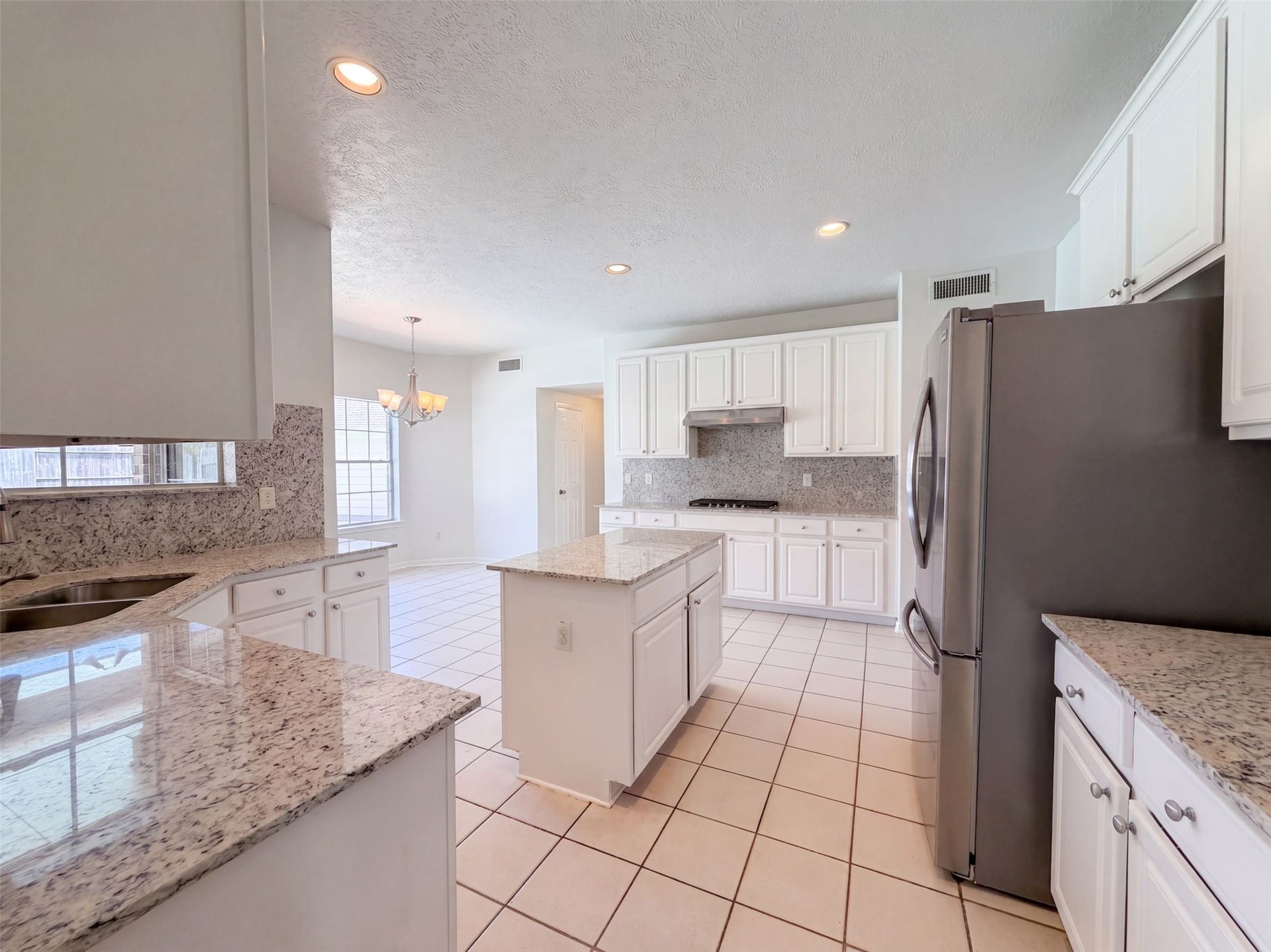 2854 Everett Drive, Friendswood, TX 77546 2854 Everett Drive, Friendswood, TX 77546