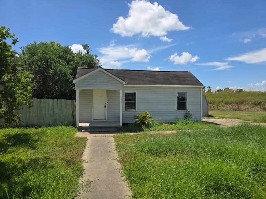 Property photo for 1523 N Avenue F, Freeport, TX