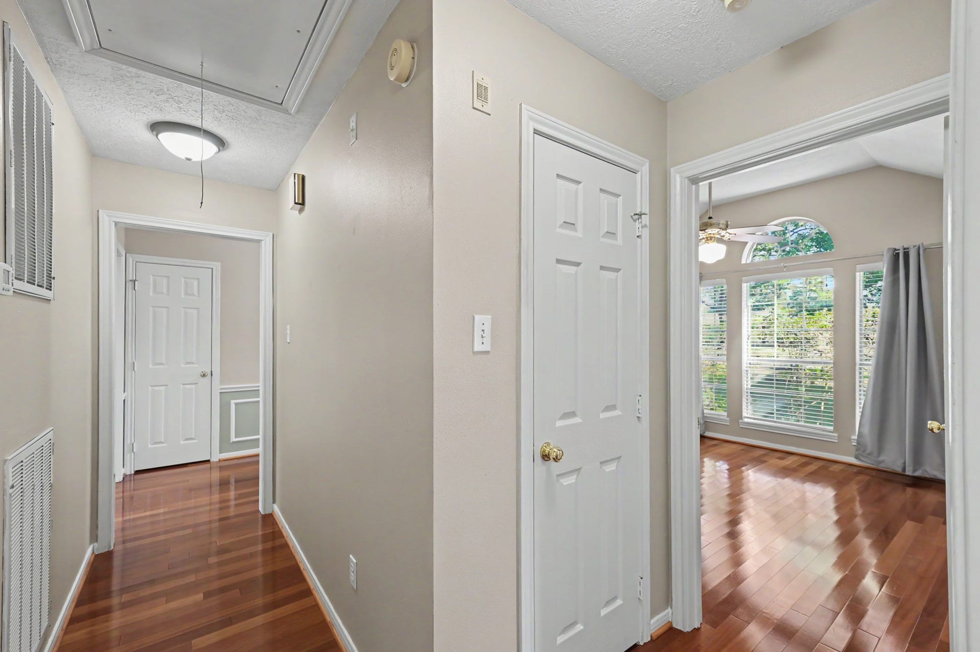 419 Dover Lane, Spring, TX 77373 View from the entryway hall, leads to two spacious bedrooms & a full bath.