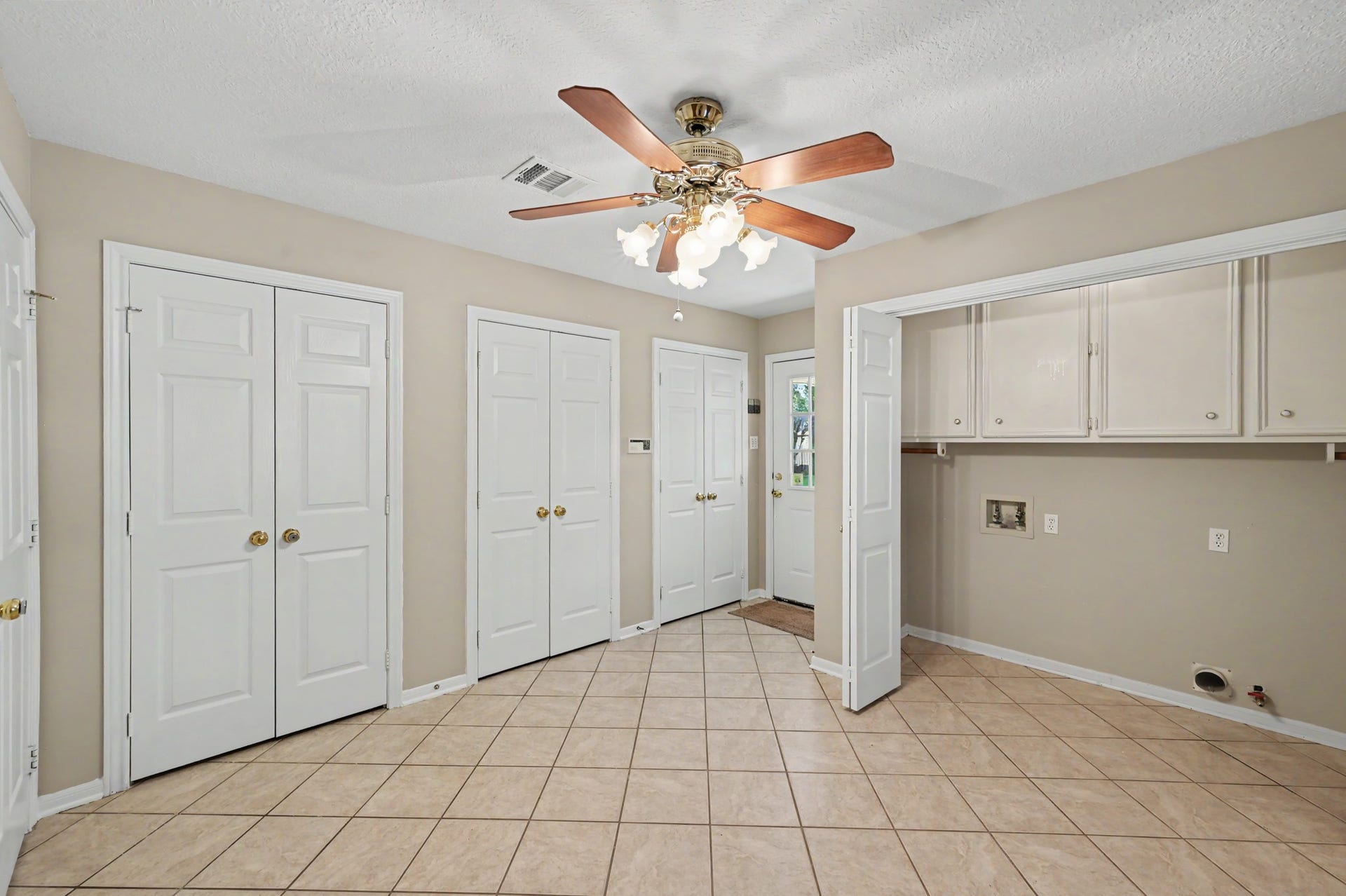 419 Dover Lane, Spring, TX 77373 Another view of the office/study space. Door shown leads to the spacious backyard and garage.