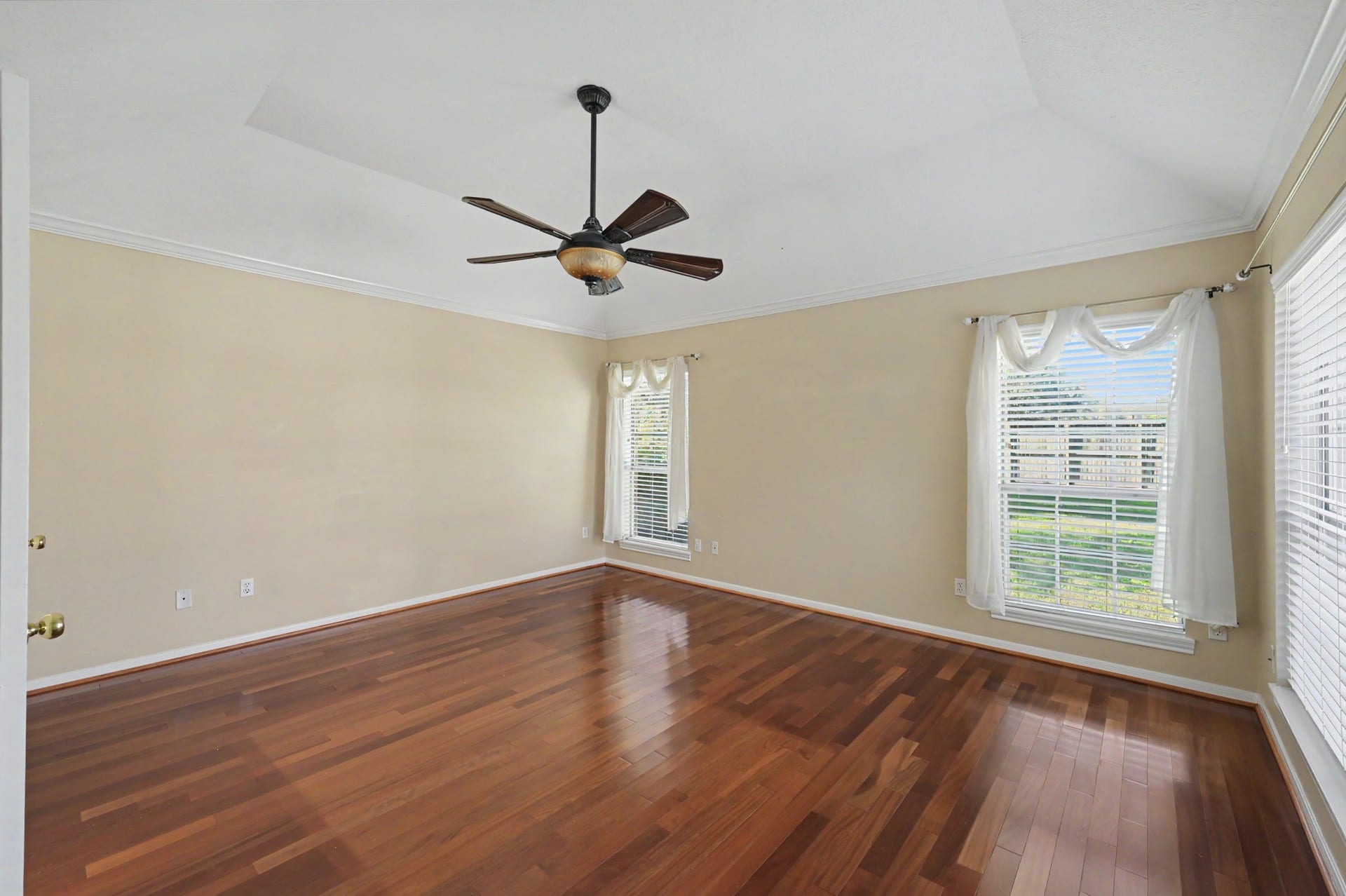 419 Dover Lane, Spring, TX 77373 Spacious primary room with elegant hardwood floors, and large windows streaming with natural light.