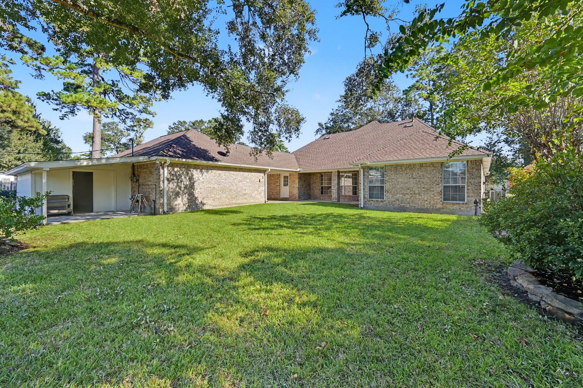 419 Dover Lane, Spring, TX 77373 Another view of the oversized backyard with lush green space, perfect for outdoor relaxation.