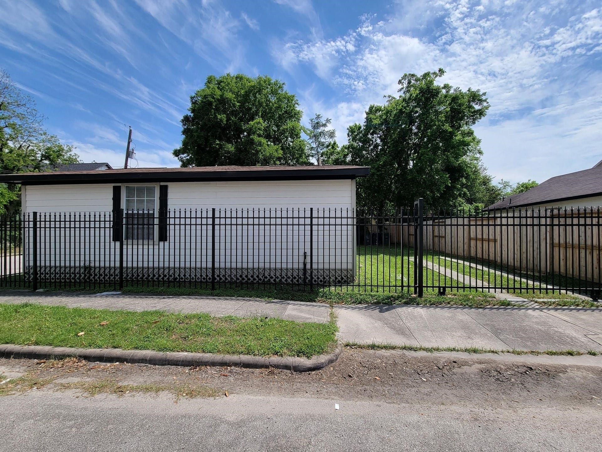 3416 Europa Street, Houston, TX 77022 3416 Europa Street, Houston, TX 77022