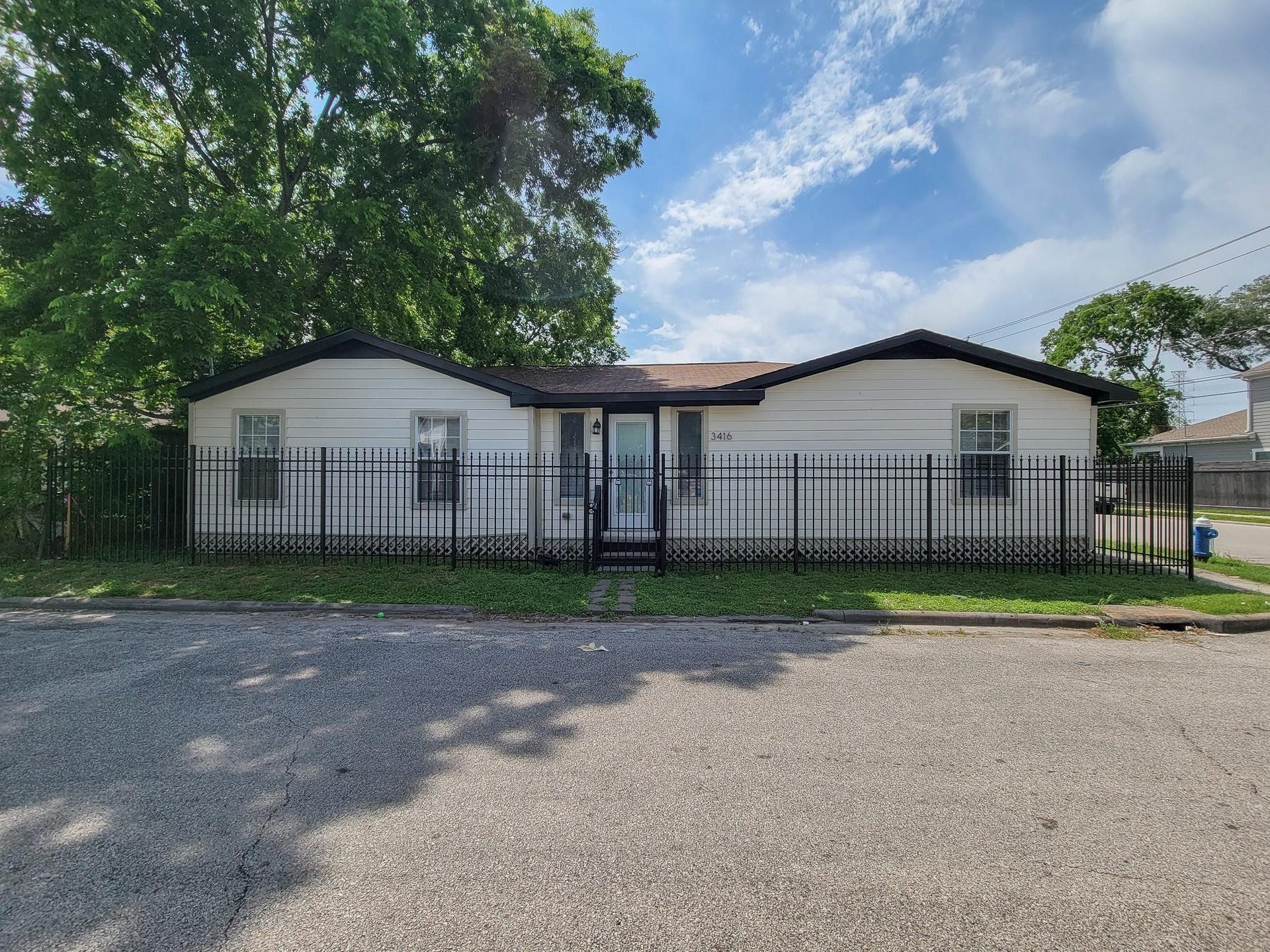 3416 Europa Street, Houston, TX 77022 3416 Europa Street, Houston, TX 77022