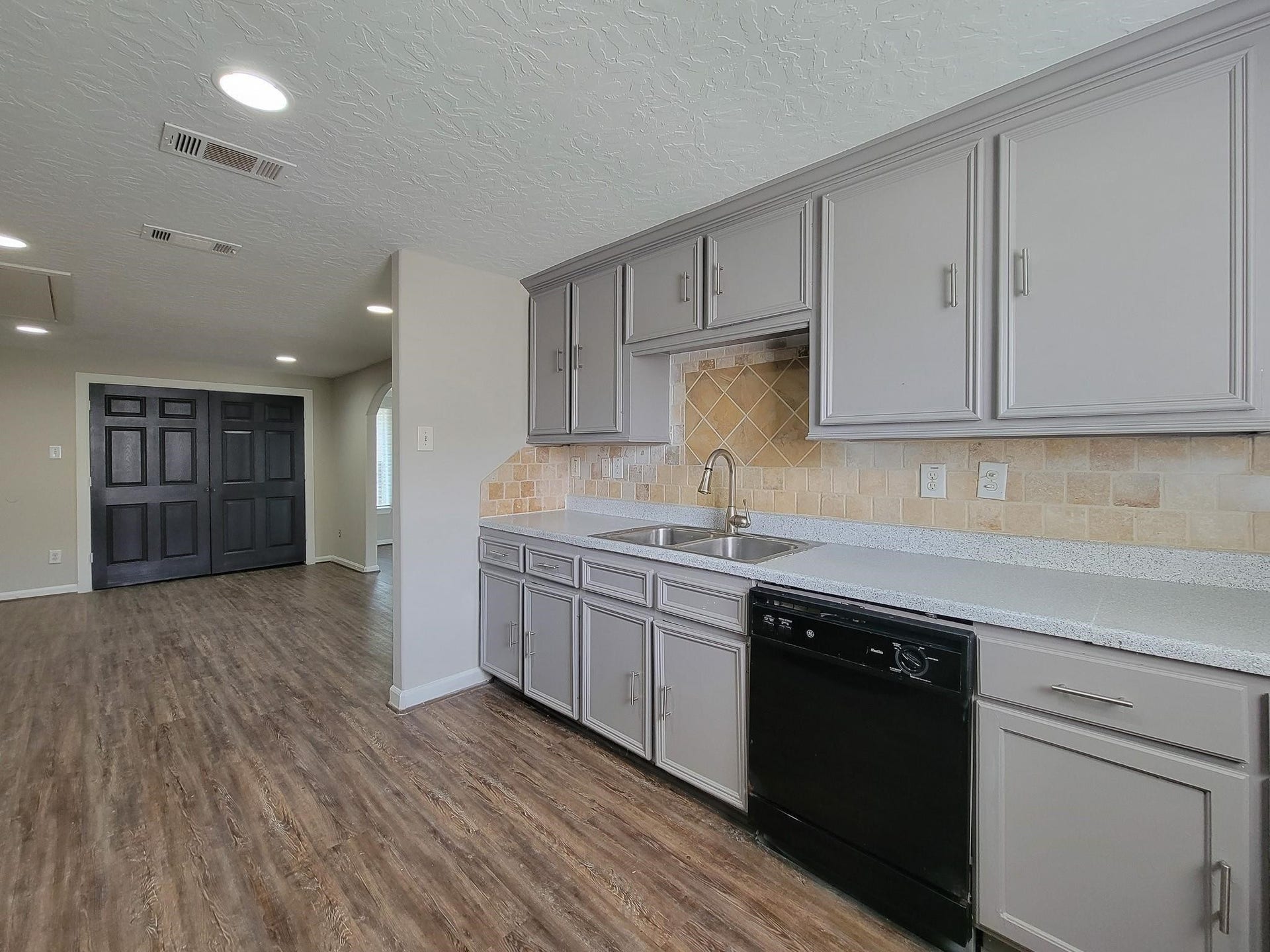 3416 Europa Street, Houston, TX 77022 3416 Europa Street, Houston, TX 77022