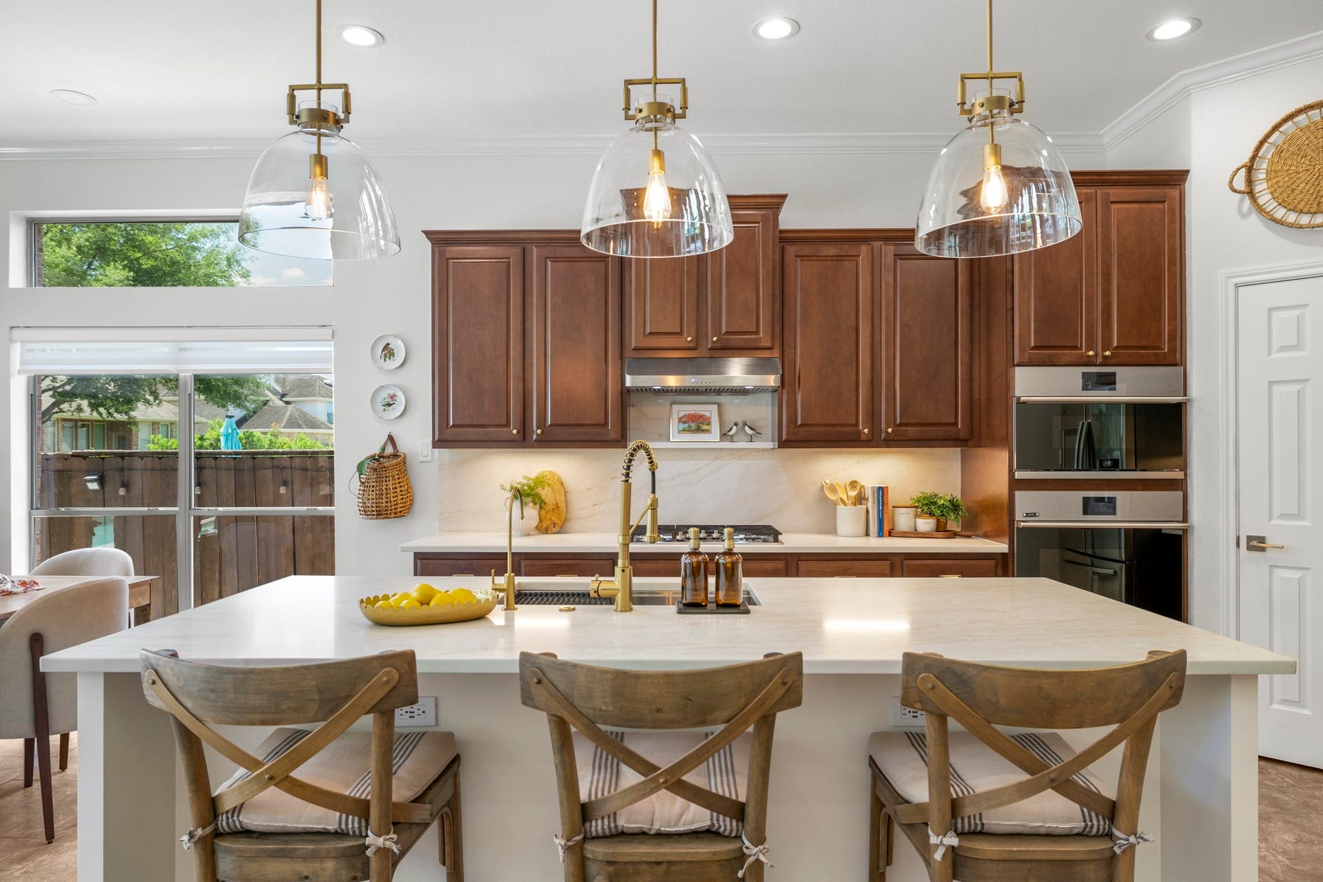 26 Winhall Place, The Woodlands, TX 77354 Upgraded appliances and updated kitchen, already taken care of.