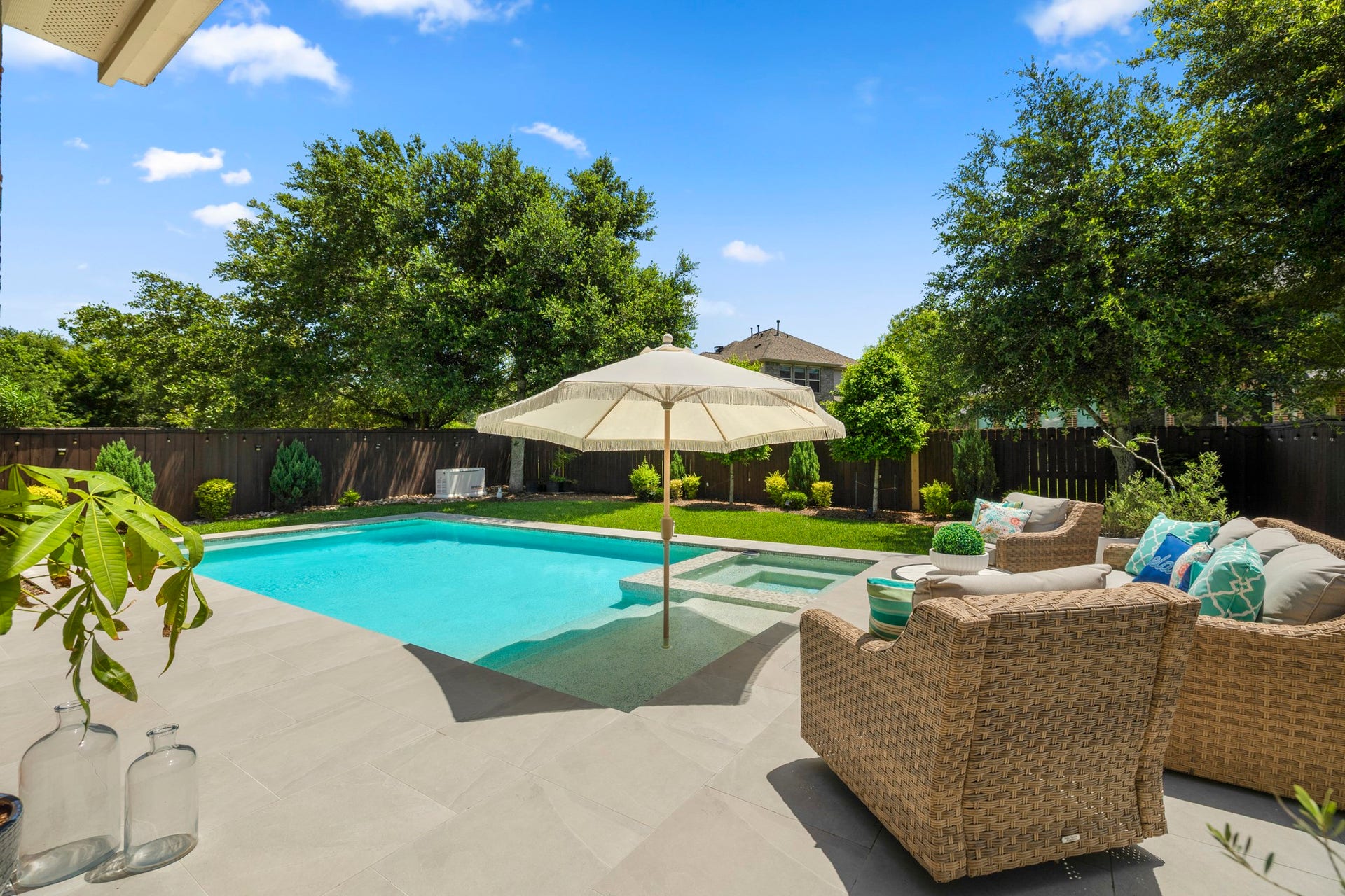 26 Winhall Place, The Woodlands, TX 77354 What if you could move in and all you had to do was unpack and pull out your swim suit?