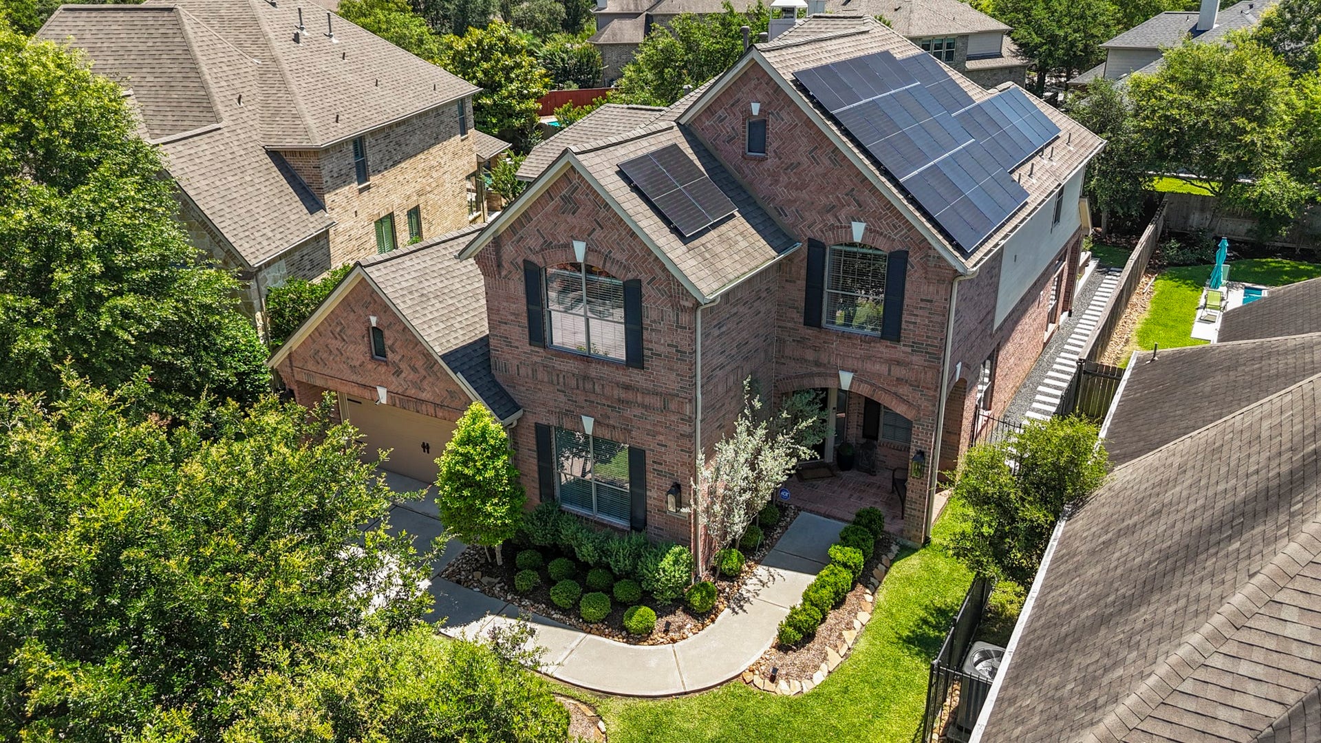 26 Winhall Place, The Woodlands, TX 77354 What would you do with the money you save from solar panel?