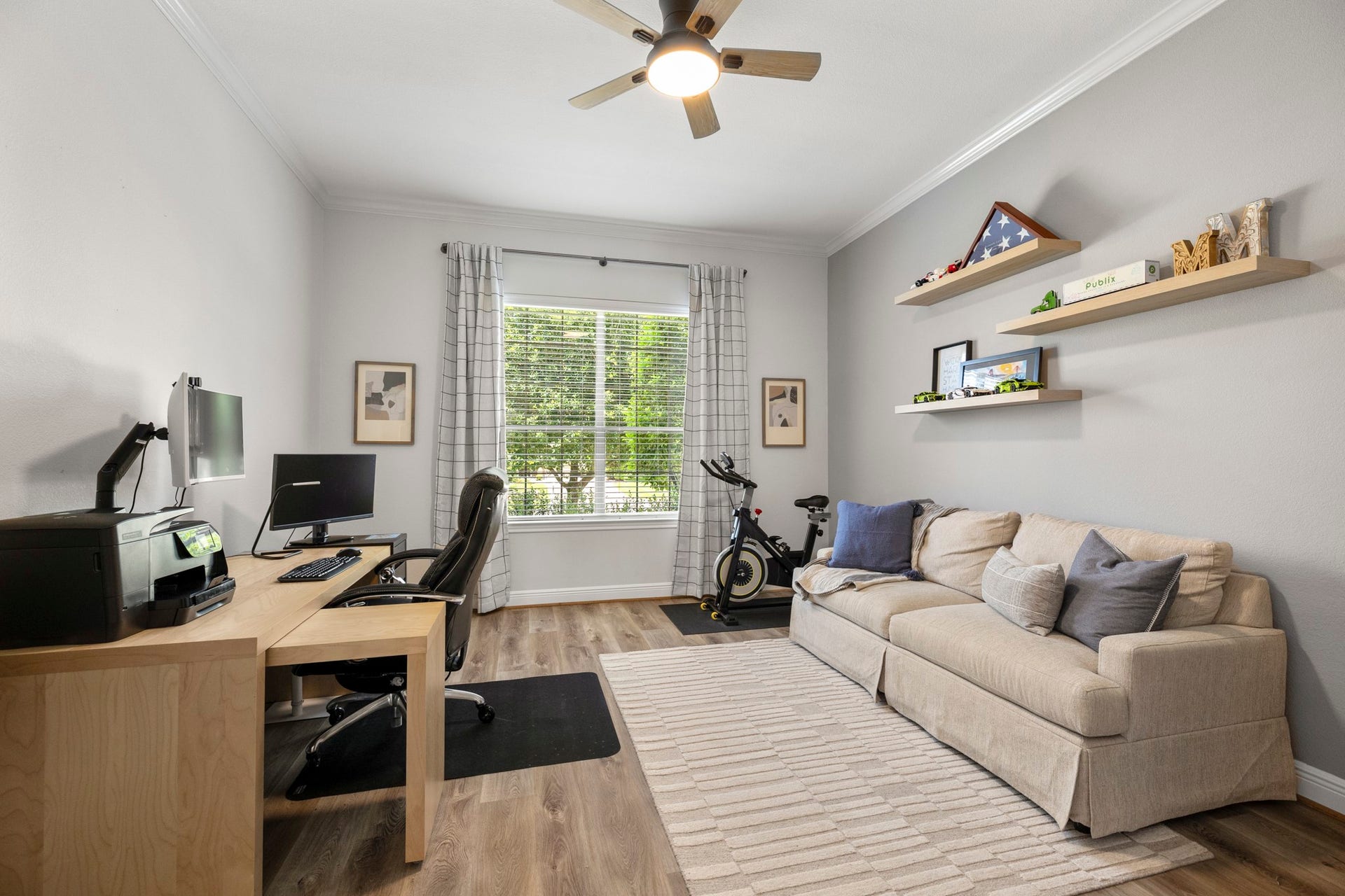 26 Winhall Place, The Woodlands, TX 77354 Just off the entry, this flexible room is ready to become whatever makes life at home work better for you.