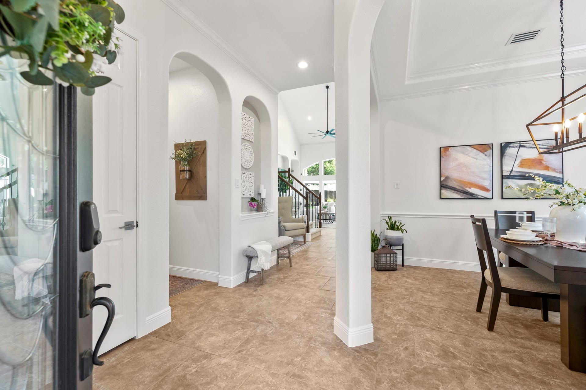 26 Winhall Place, The Woodlands, TX 77354 Step inside and you'll immediately see how naturally the home flows from one space to the next. Family dinners just feel right in this space.