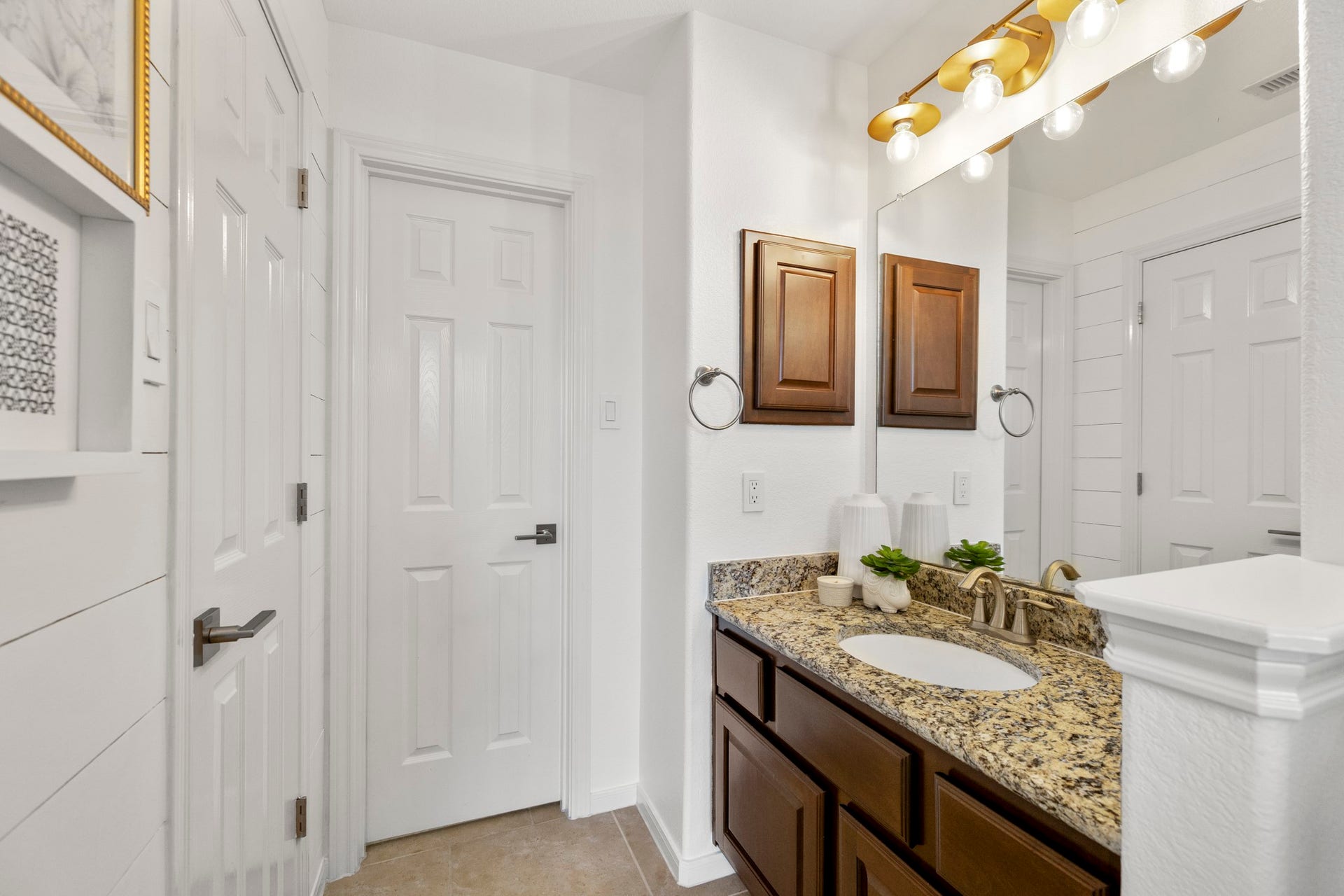 26 Winhall Place, The Woodlands, TX 77354 The Jack and Jill bath connects the bedrooms while still giving everyone their own space to get ready and plenty of storage.