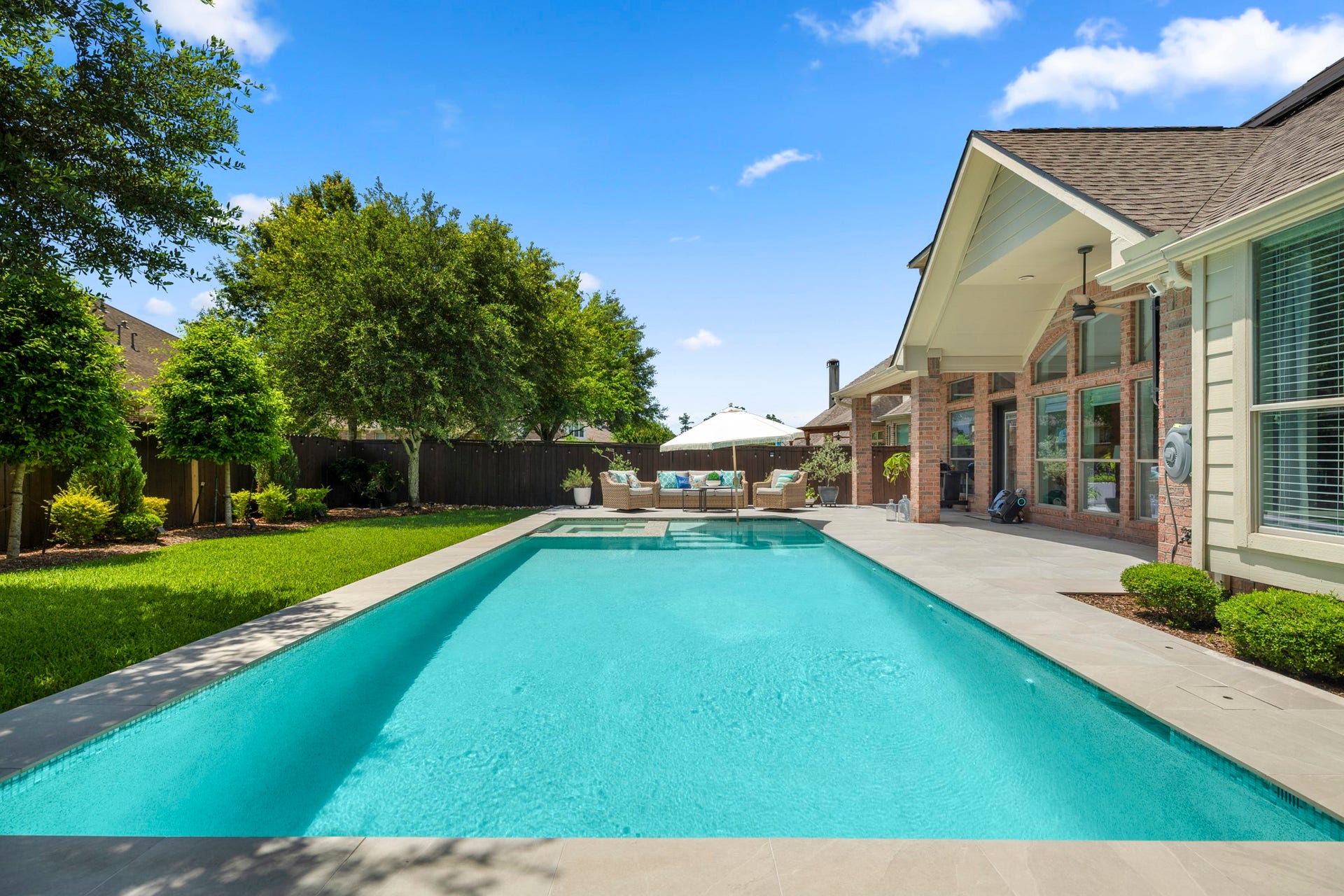 26 Winhall Place, The Woodlands, TX 77354 Plenty of space for outdoor dining and lounging right outside your back door.