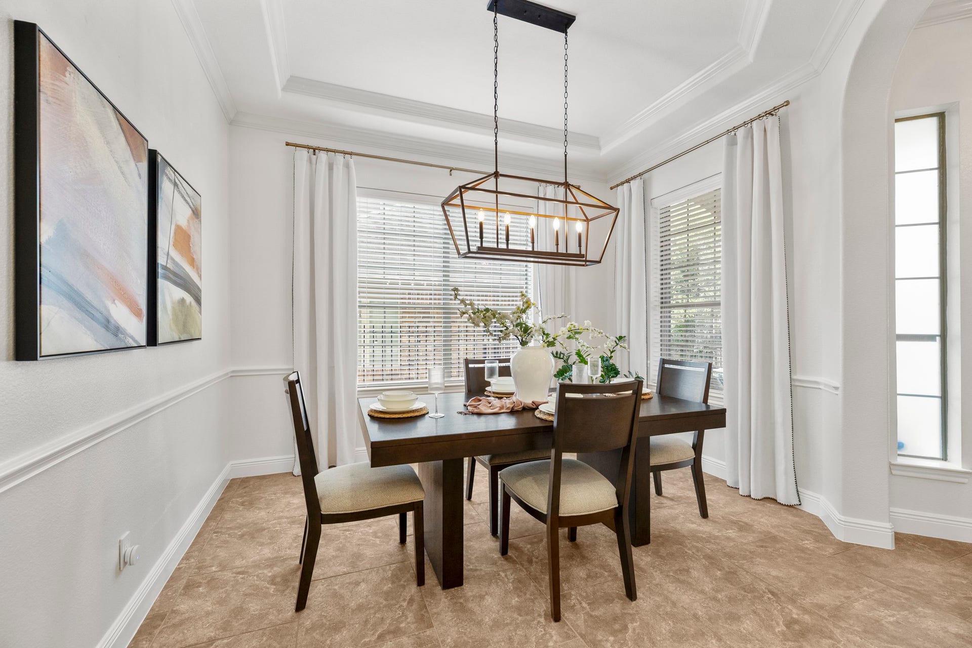 26 Winhall Place, The Woodlands, TX 77354 Imagine lingering around the table after dinner. This light-filled dining room is ready for everything from weeknight meals to special celebrations.